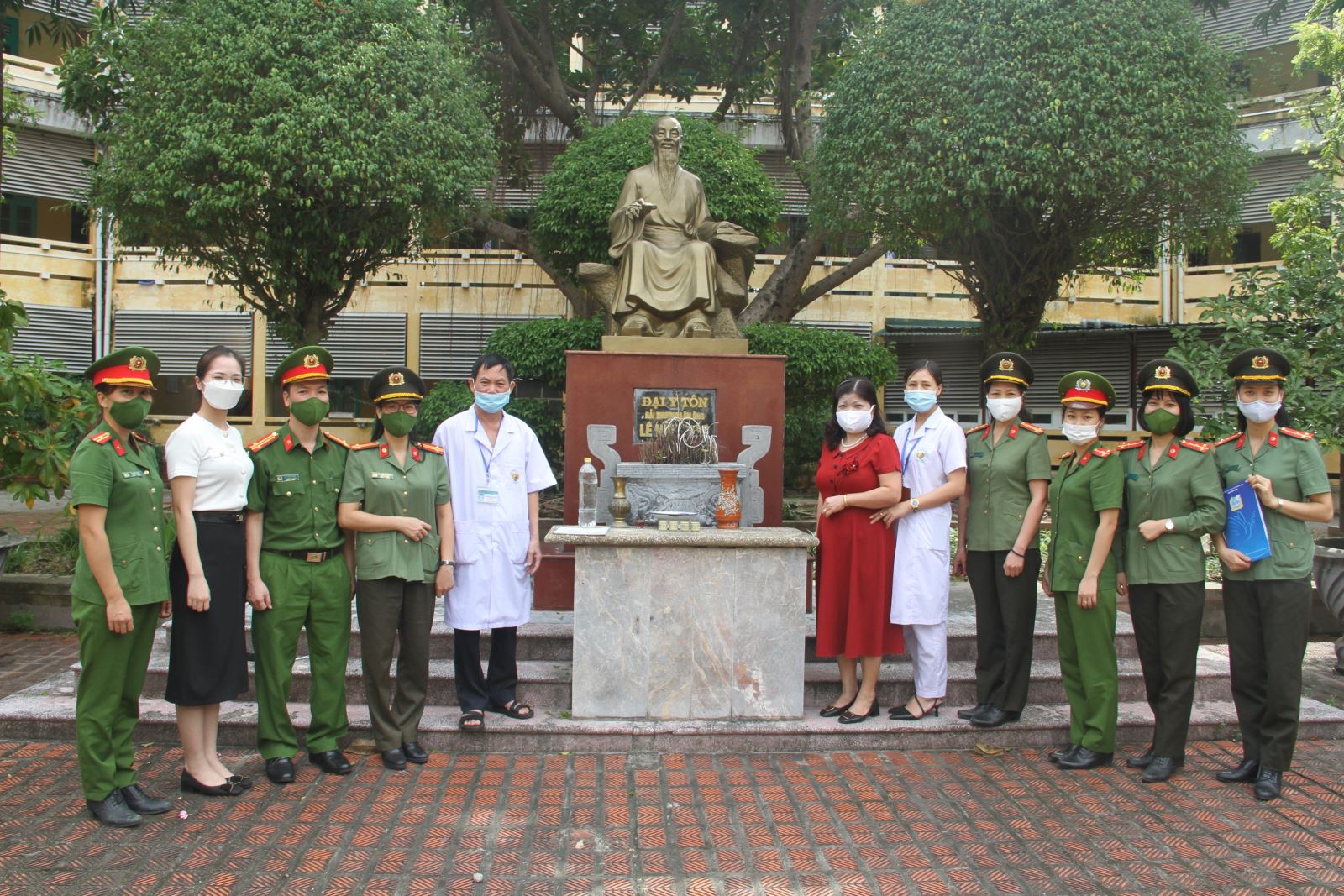 “PHỤ NỮ CÔNG AN HƯNG YÊN KẾT NỐI VÀ LAN TỎA VĂN HÓA ĐỌC”- CÔNG TRÌNH CHÀO MỪNG ĐẠI HỘI ĐẠI BIỂU PHỤ NỮ TỈNH LẦN THỨ XVI CỦA PHỤ NỮ CÔNG AN HƯNG YÊN 