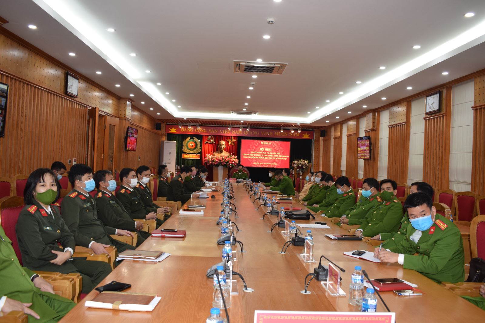 Bộ Công an: Sơ kết phong trào thi đua đặc biệt “Công an nhân dân - Lá chắn thép phòng, chống dịch Covid -19, thanh bảo kiếm bảo đảm an ninh,  trật tự, an toàn xã hội”.