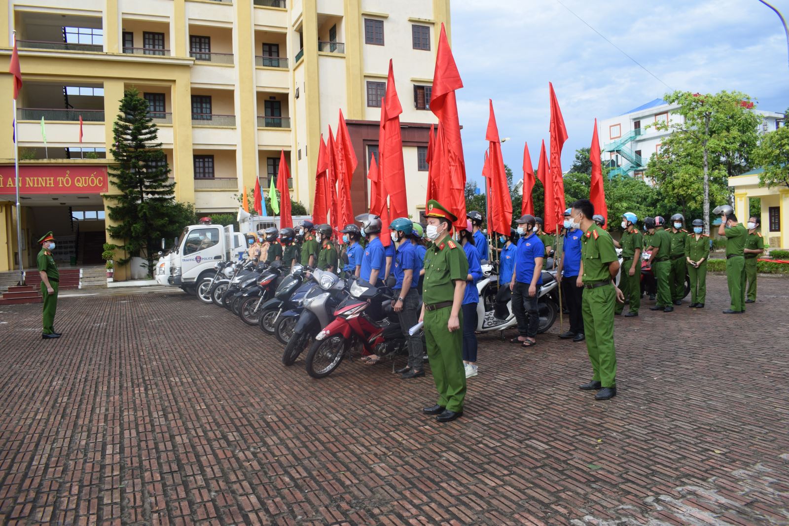 Công an huyện Khoái Châu: Tuyên truyền lưu động phòng chống ma túy