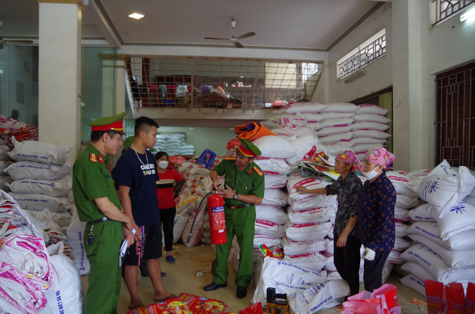 Đẩy mạnh tuyên truyền, kiểm tra PCCC đối với khu dân cư, hộ gia đình, nhà để ở kết hợp sản xuất, kinh doanh