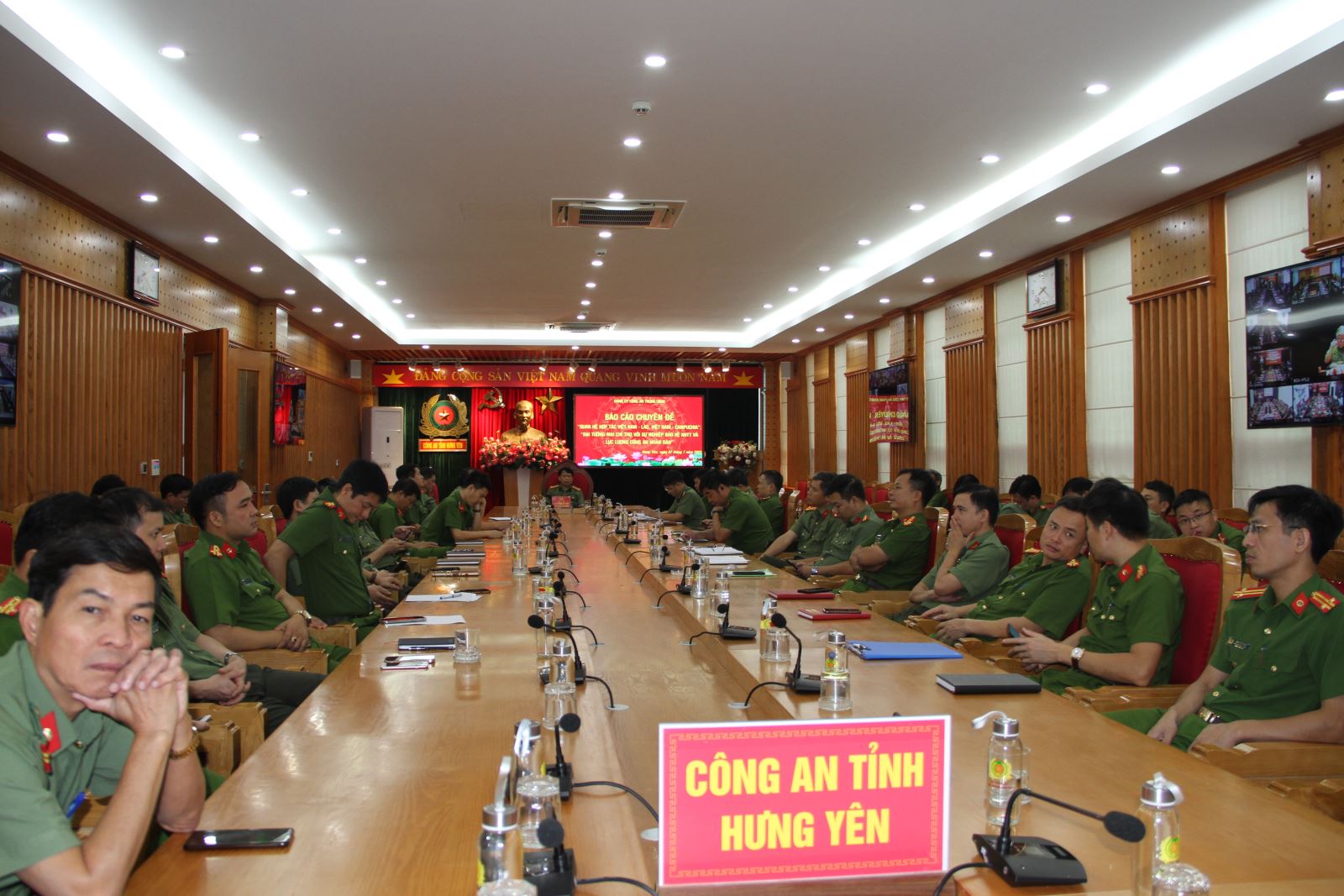 Hội nghị báo cáo chuyên đề “Quan hệ hợp tác Việt Nam- Lào, Việt Nam- Campuchia”; Đại tướng Mai Chí Thọ với sự nghiệp bảo vệ ANTT và  lực lượng CAND”