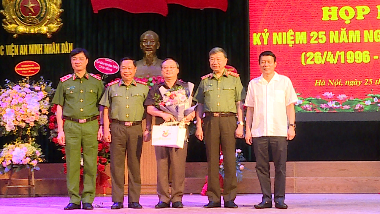 Công an Đồng hương Hưng Yên tại Hà Nội:  Tổ chức gặp mặt kỷ niệm 25 năm Ngày thành lập