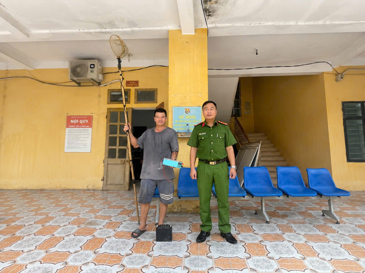 Công an phường Đường Hào tăng cường tuyên truyền, vận động người dân không sử dụng dụng cụ cấm để khai thác thủy sản