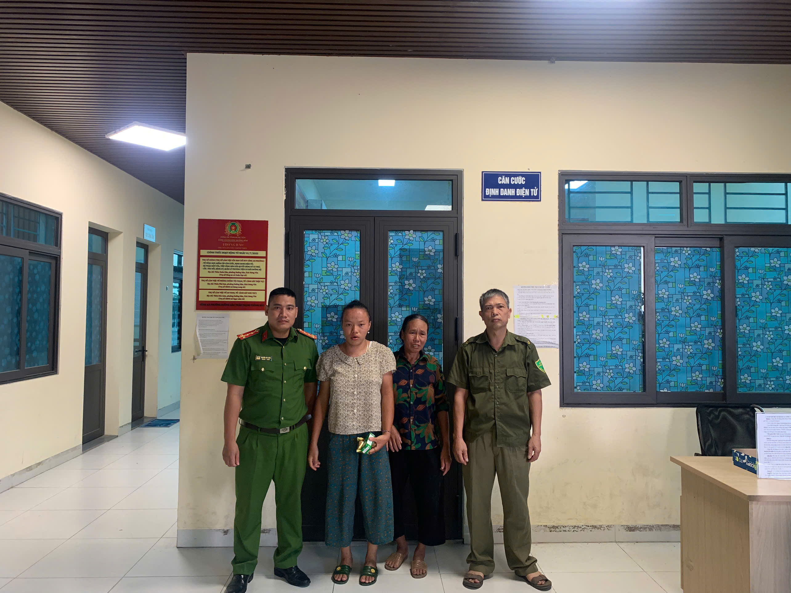 Công an phường Đường Hào tích cực hỗ trợ công dân đi lạc trên địa bàn trở về với gia đình an toàn