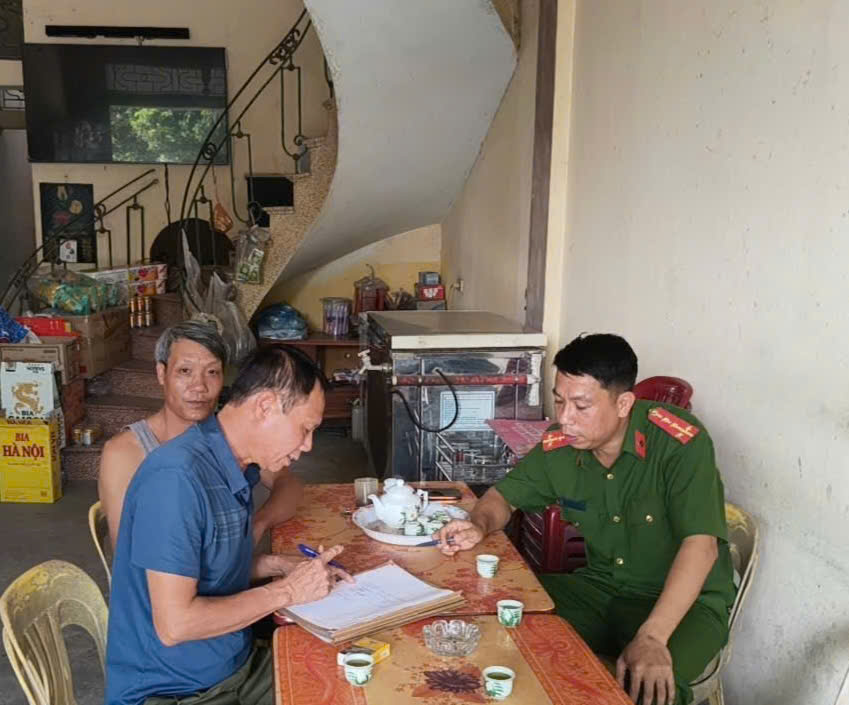 Công an phường Hồng Châu triển khai tổng rà soát, xác minh, làm sạch dữ liệu giấy phép lái xe
