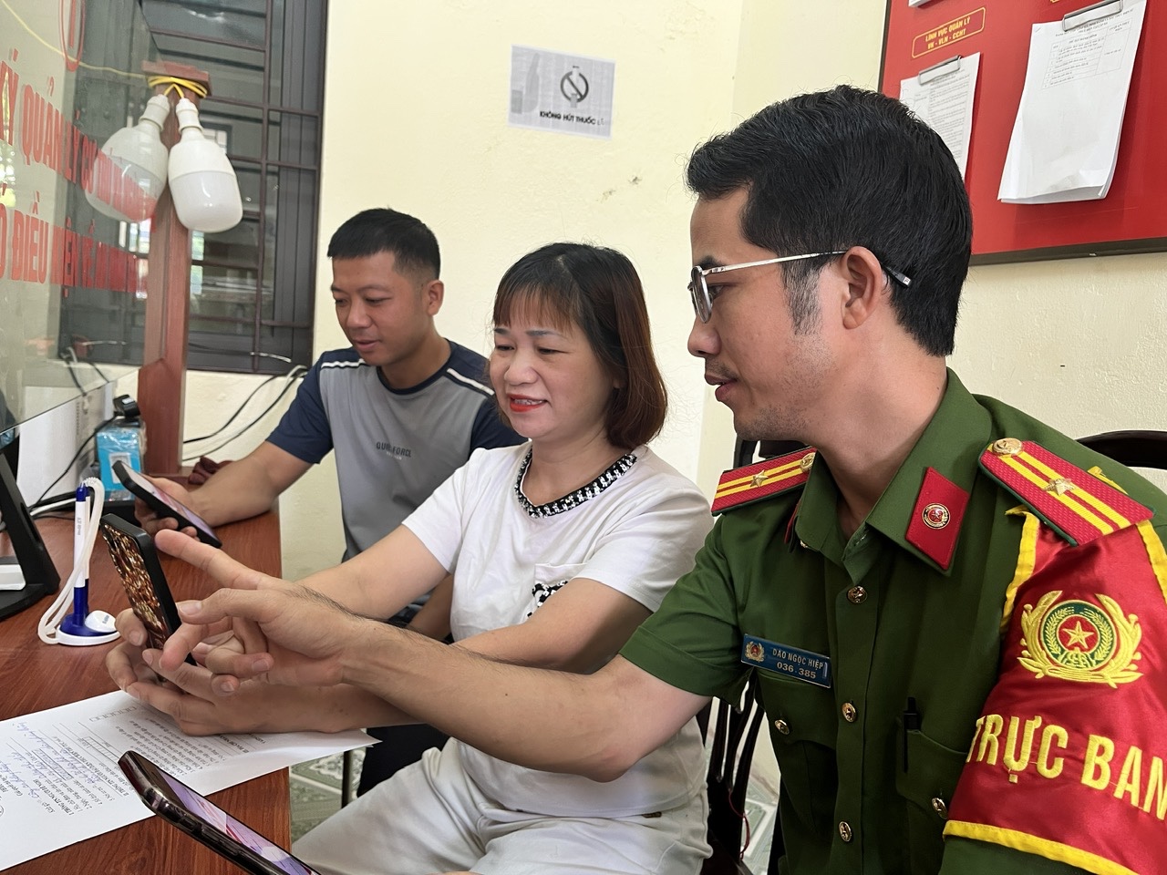 Công an phường Hồng Châu ghi nhận kết quả sau hơn một tuần tuyên truyền, hướng dẫn Nhân dân góp ý Dự thảo Bộ luật Hình sự (sửa đổi)
