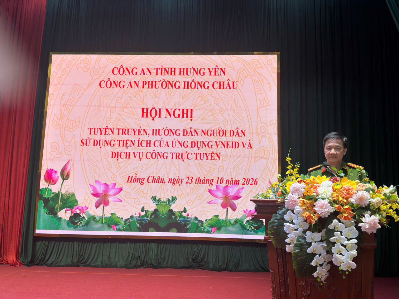 Công an phường Hồng châu tổ chức hội nghị tuyên truyền, hướng dẫn người dân sử dụng tiện ích của ứng dụng VneID và dịch vụ công trực tuyến