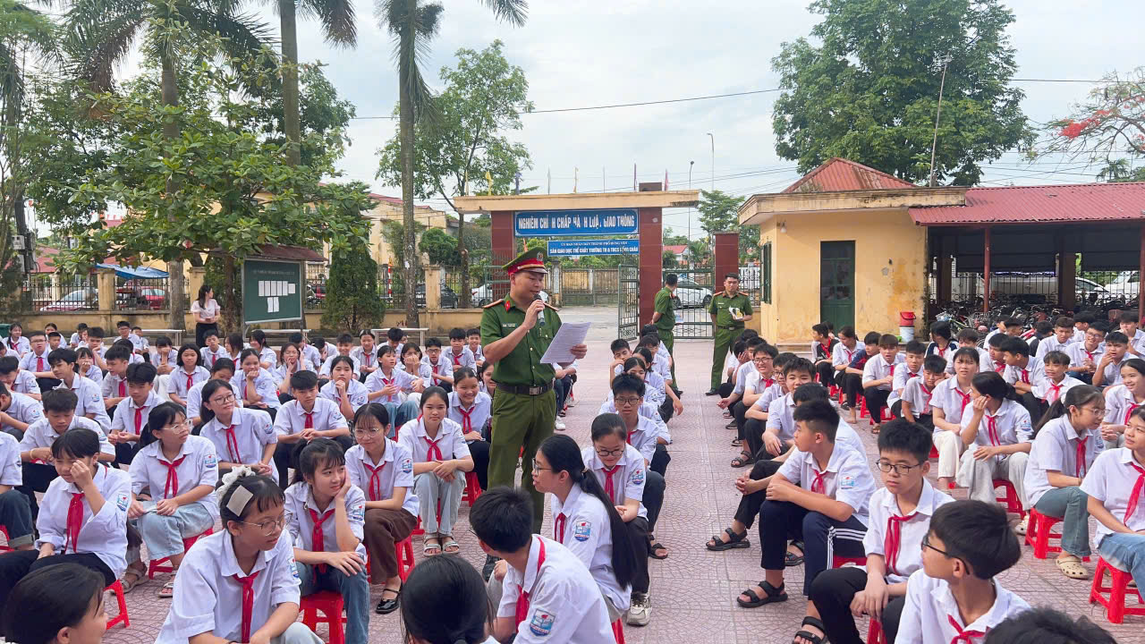 Công an phường Hồng Châu chủ động phòng ngừa, ngăn chặn tình trạng thanh thiếu niên vi phạm trật tự công cộng, trật tự an toàn giao thông