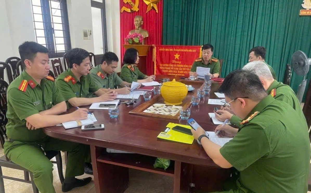Công an phường họp triển khai các hoạt động hưởng ứng Ngày chuyển đổi số quốc gia