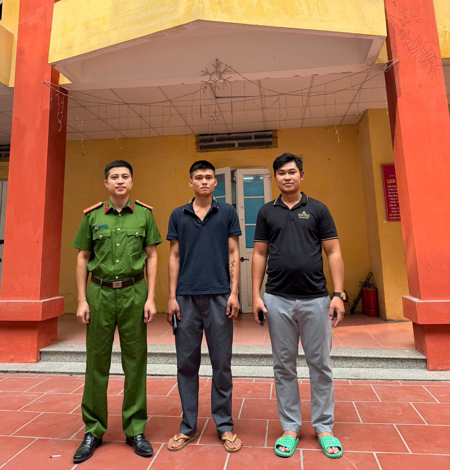 Công an phường Mỹ Hào: Hỗ trợ người dân nhận lại tiền chuyển khoản nhầm