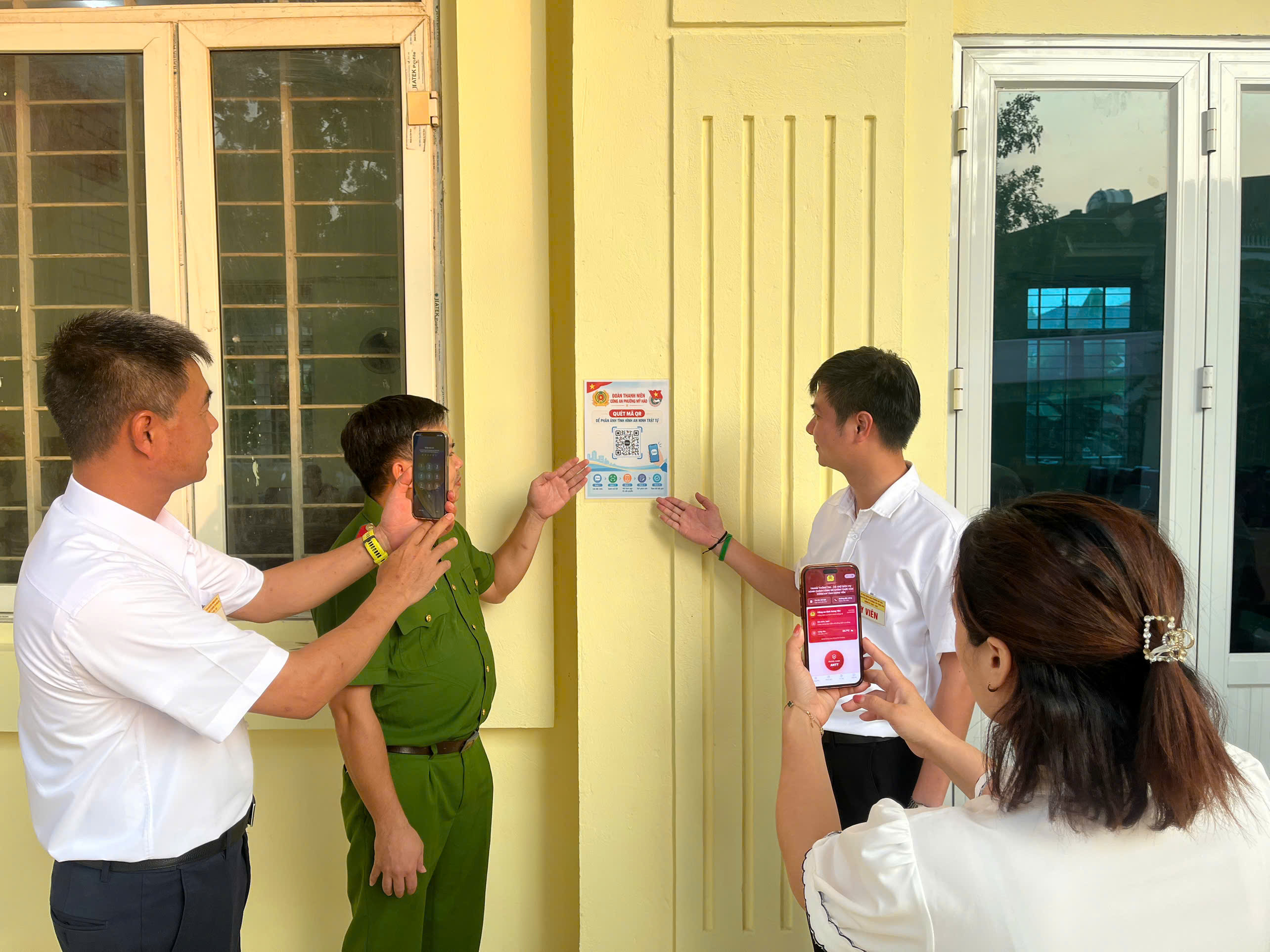 Công an phường Mỹ Hào đẩy mạnh chuyển đổi số đồng loạt triển khai Zalo Mini App tiếp nhận phản ánh an ninh trật tự