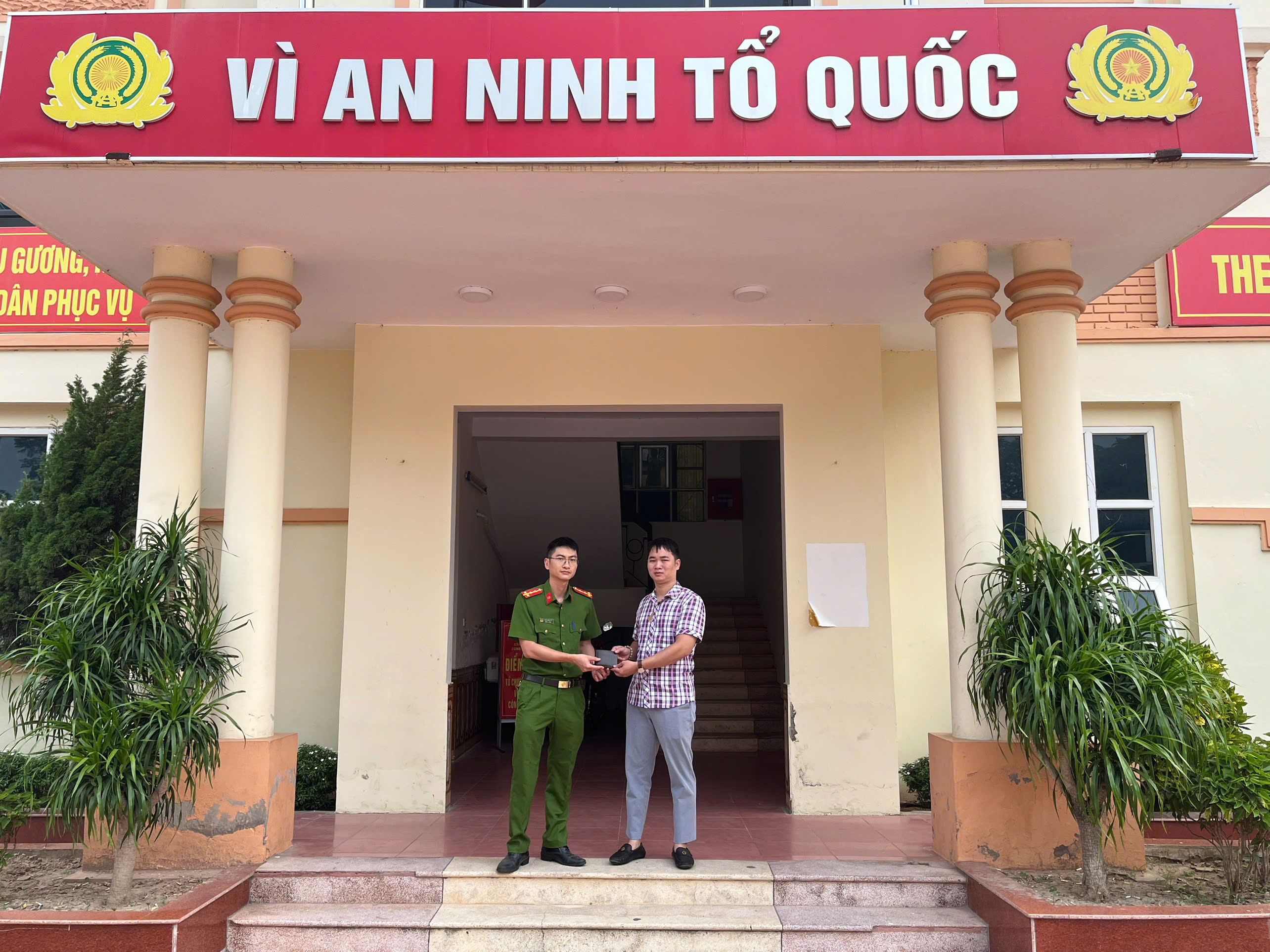 Lan tỏa gương người tốt, việc tốt: nhặt được của rơi, trả lại người đánh mất