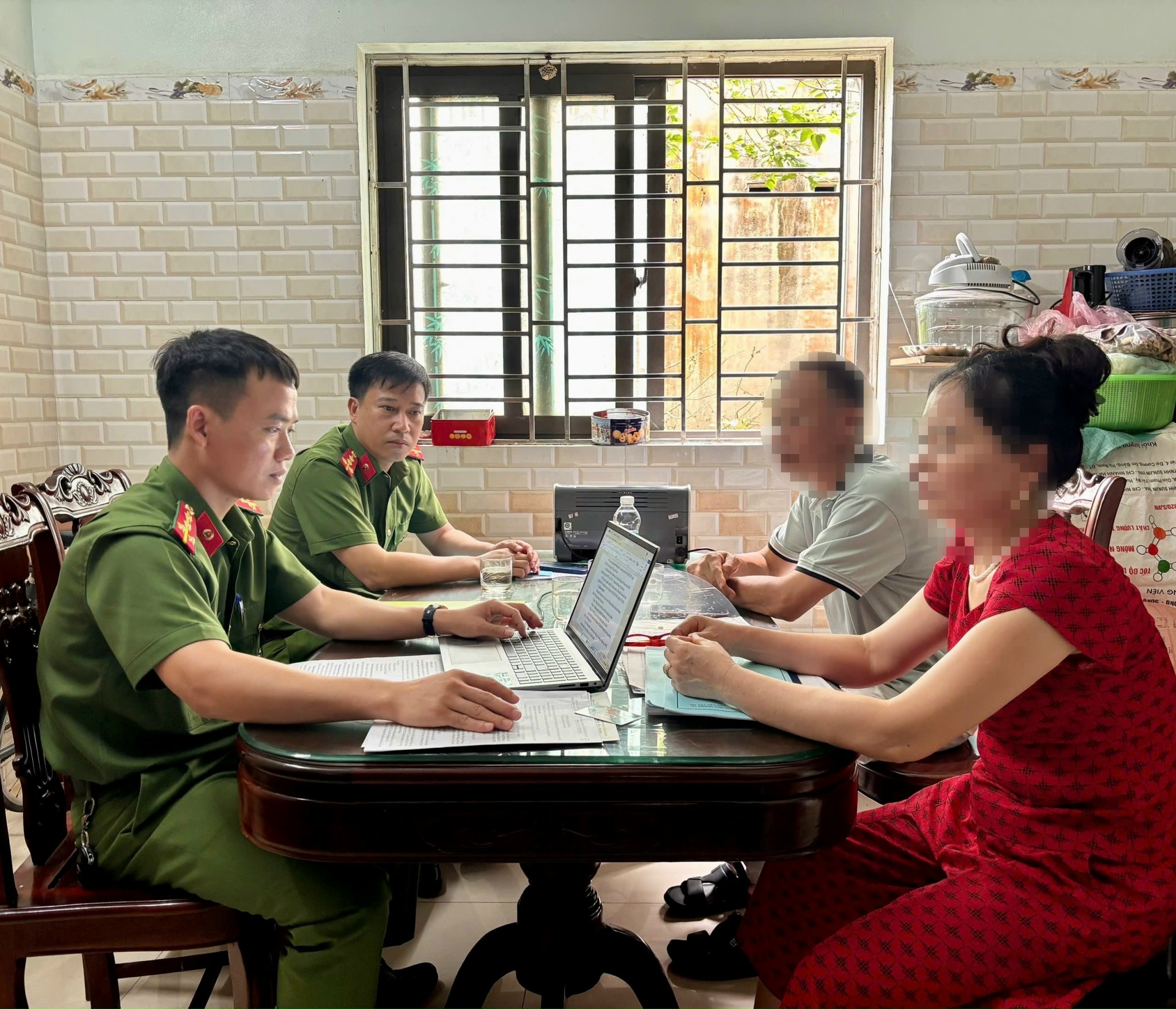 Công an phường Phố Hiến tăng cường kiểm tra các cơ sở kinh doanh có điều kiện về an ninh trật tự