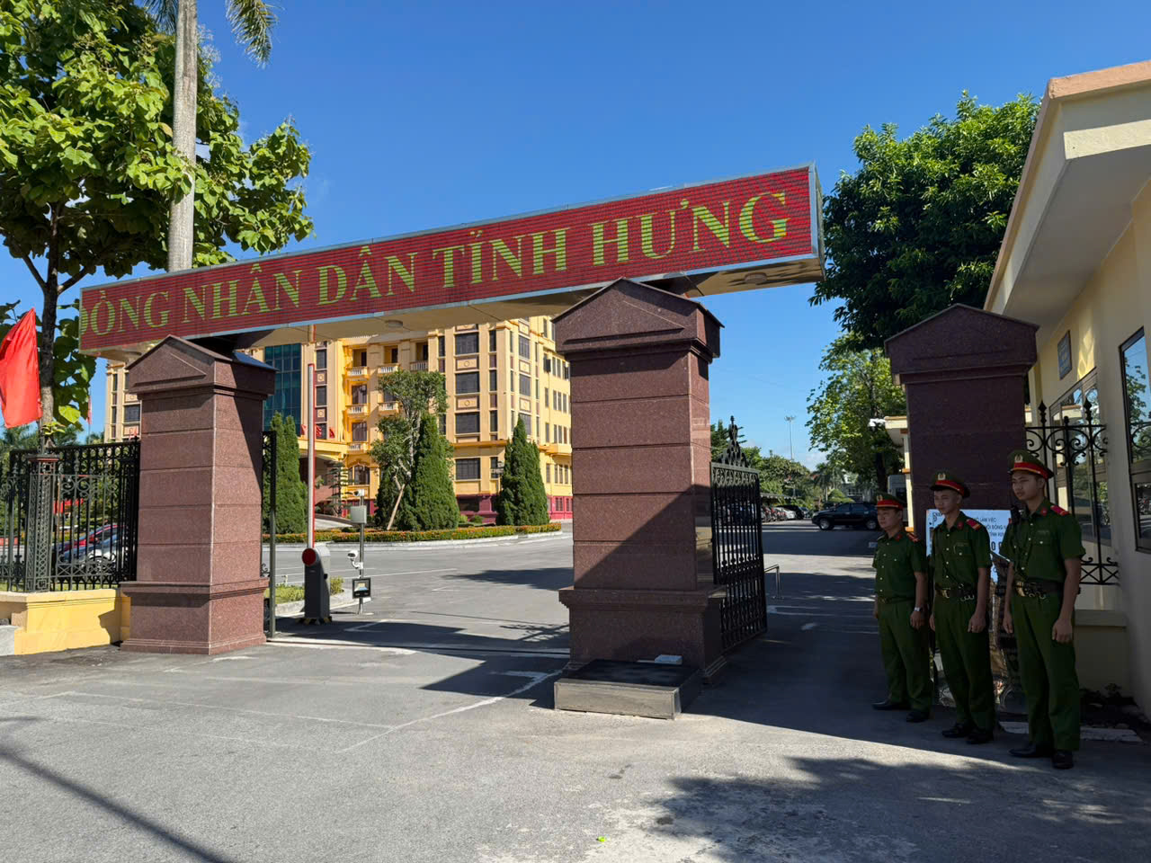 Công an phường Phố Hiến phối hợp cùng PK02 bảo đảm ANTT Trụ sở Tỉnh ủy, UBND tỉnh nơi diễn ra Kỳ họp