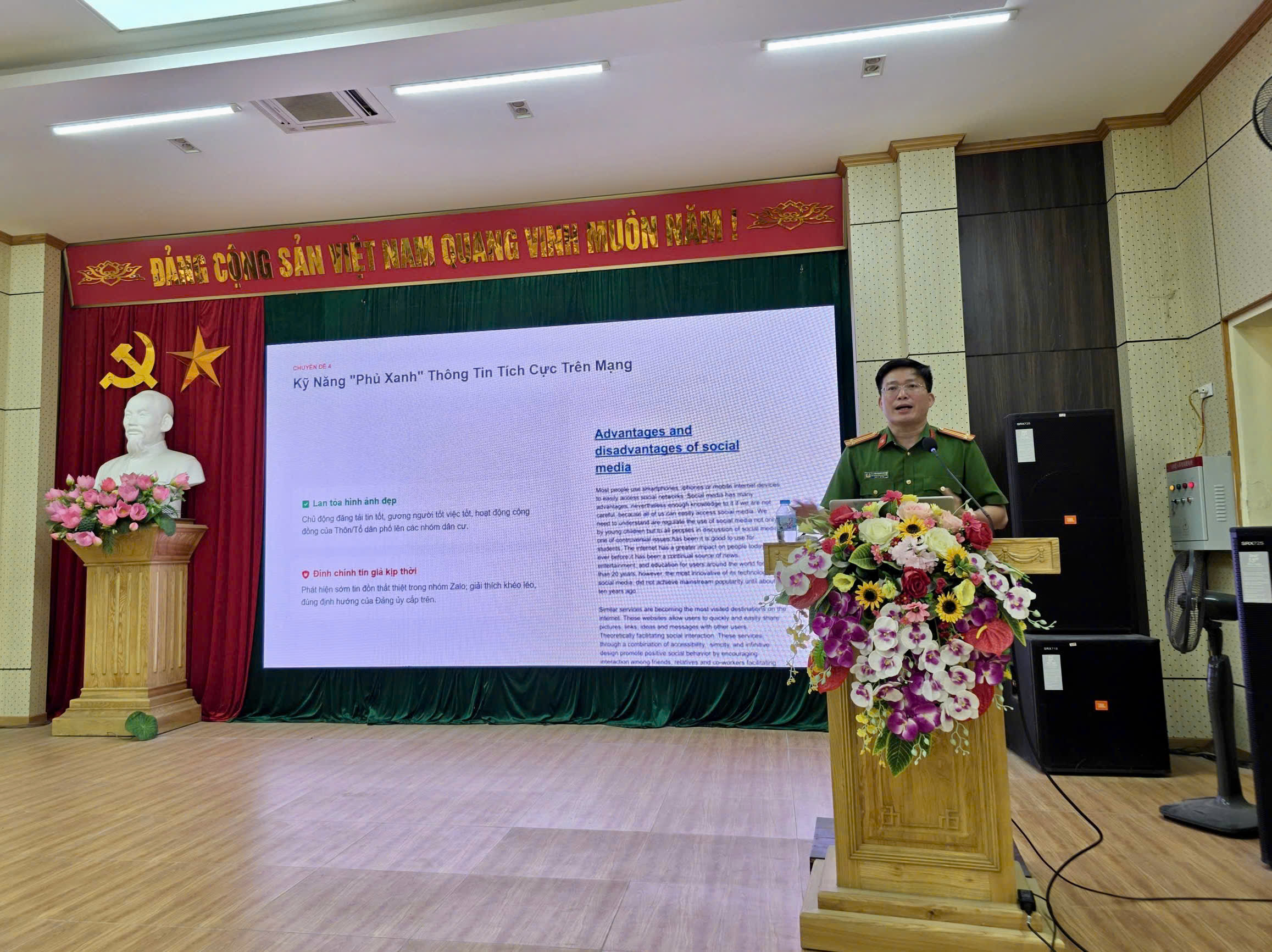 Công an phường Phố Hiến đẩy mạnh tuyên truyền “Bình dân học vụ số”, phòng, chống lừa đảo trên không gian mạng