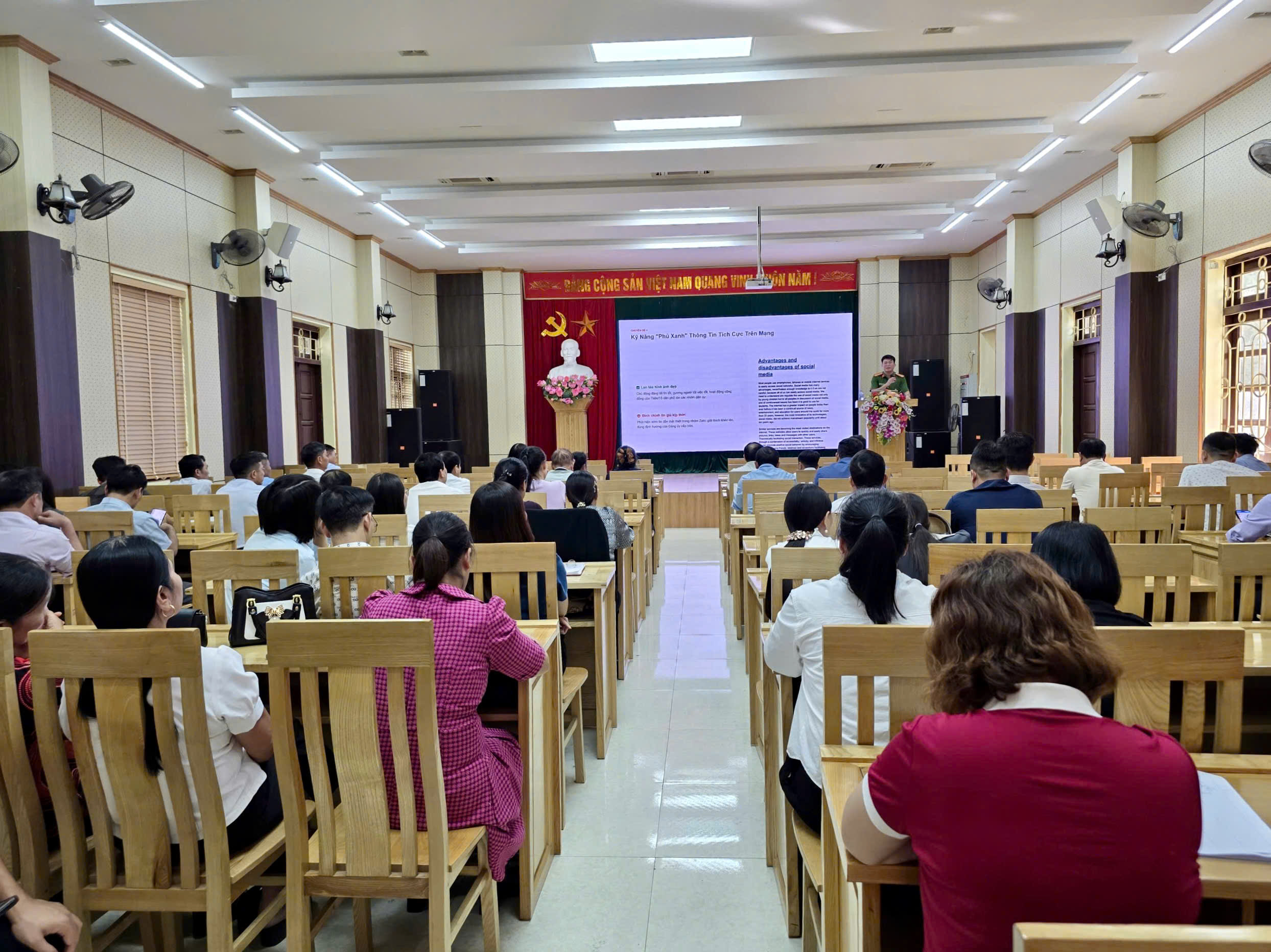 Công an phường Phố Hiến tuyên truyền tới các đồng chí cán bộ TDP các phường xã Hồng Châu, Sơn Nam, Tân Hưng
