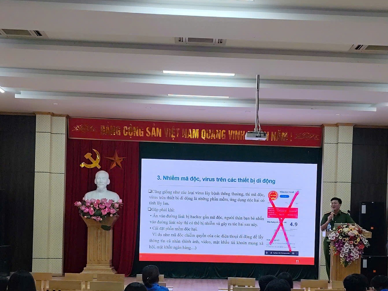Công an phường Phố Hiến tuyên truyền cho cán bộ chủ chốt Đoàn TNCS Hồ Chí Minh phường Phố Hiến