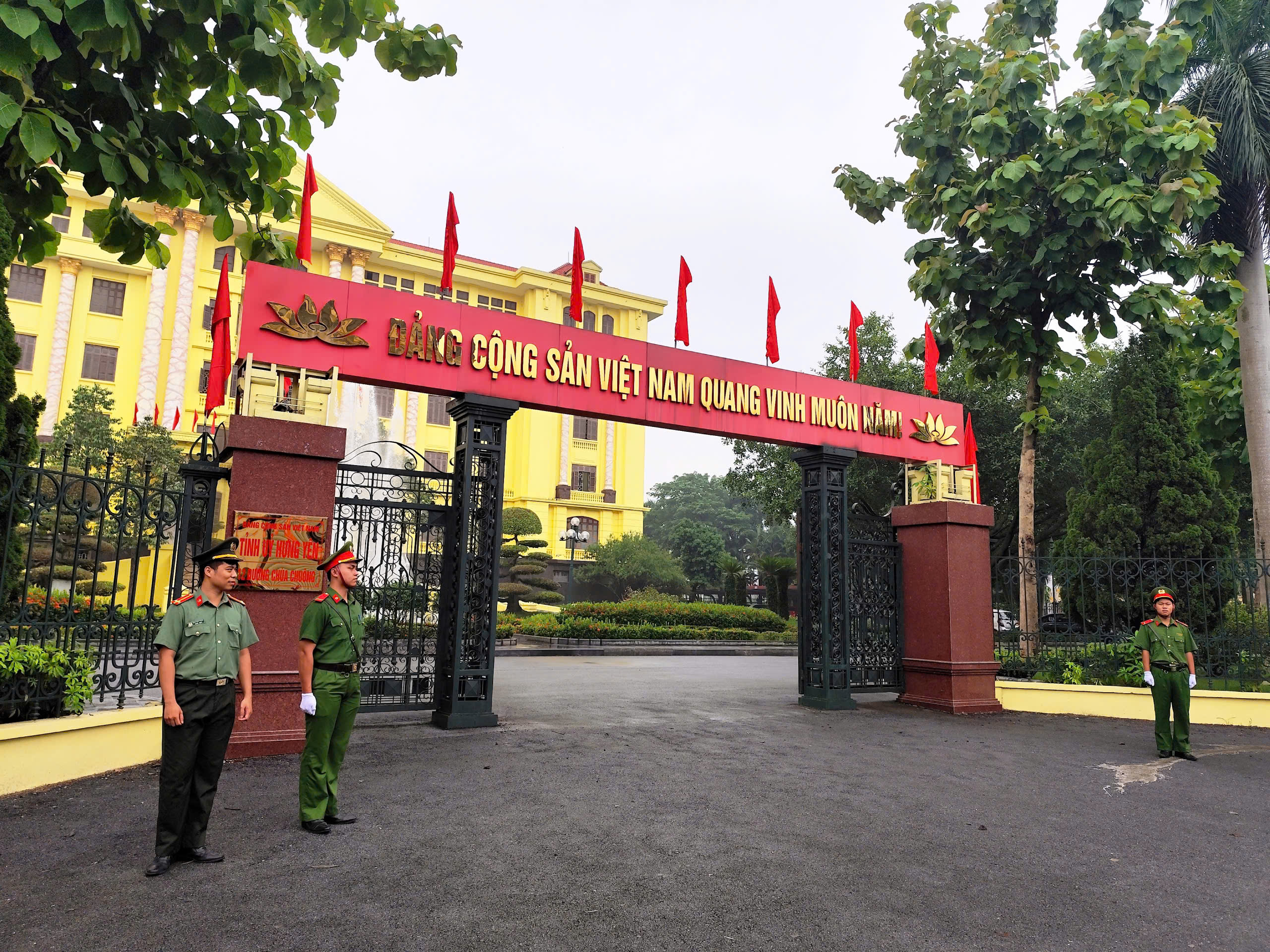 Công an phường Phố Hiến phối hợp với PK02 bảo đảm ANTT khu vực tỉnh ủy,  nơi đoàn về làm việc