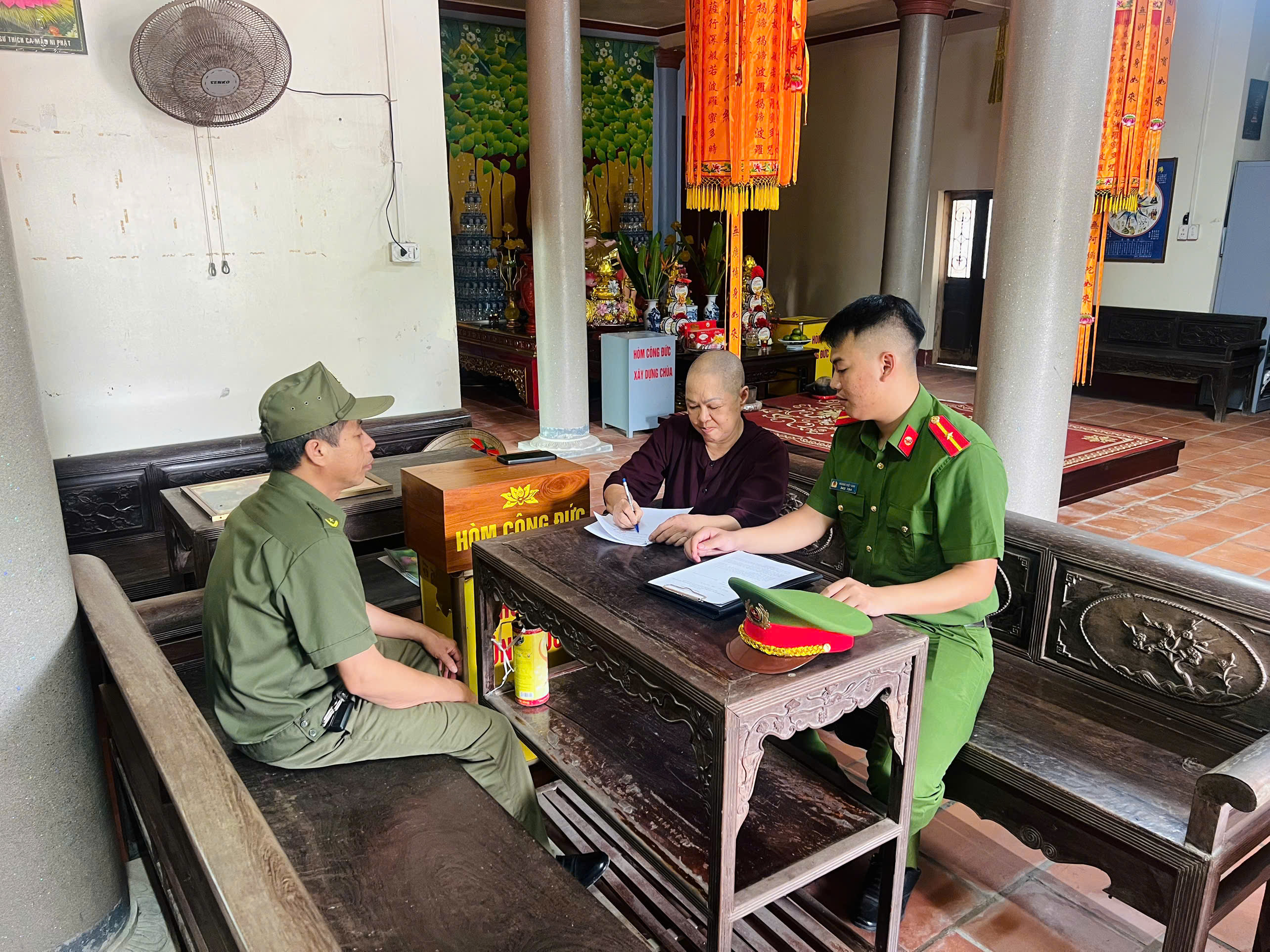 Công an phường Sơn Nam chủ động tuyên truyền, vận động nhân dân chung tay bảo vệ môi trường, giữ gìn an ninh trật tự trên địa bàn
