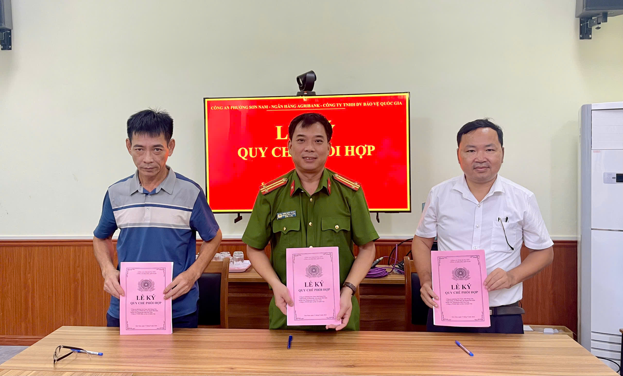 Công an phường Sơn Nam tổ chức Lễ ký Quy chế phối hợp giữa Công an phường với Ngân hàng Agribank và Công ty TNHH dịch vụ bảo vệ Quốc Gia