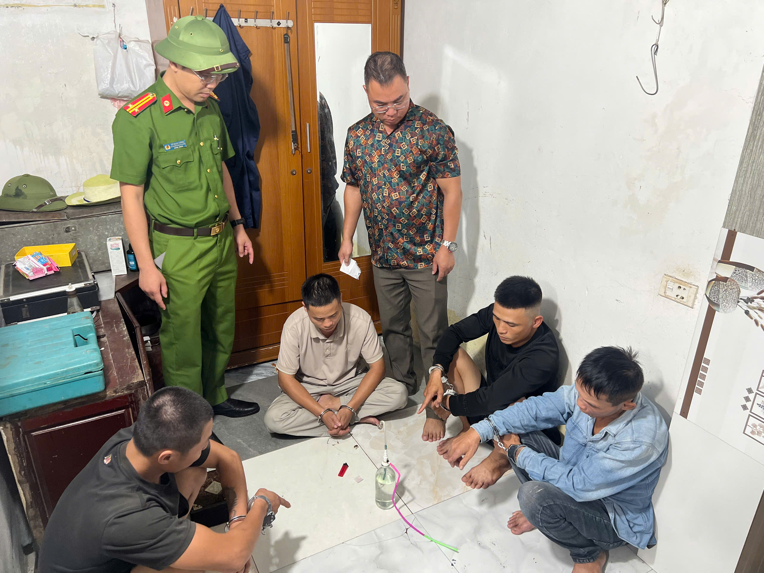 Công an phường Sơn Nam phát hiện, bắt giữ 04 đối tượng có hành vi tổ chức sử dụng trái phép chất ma tuý