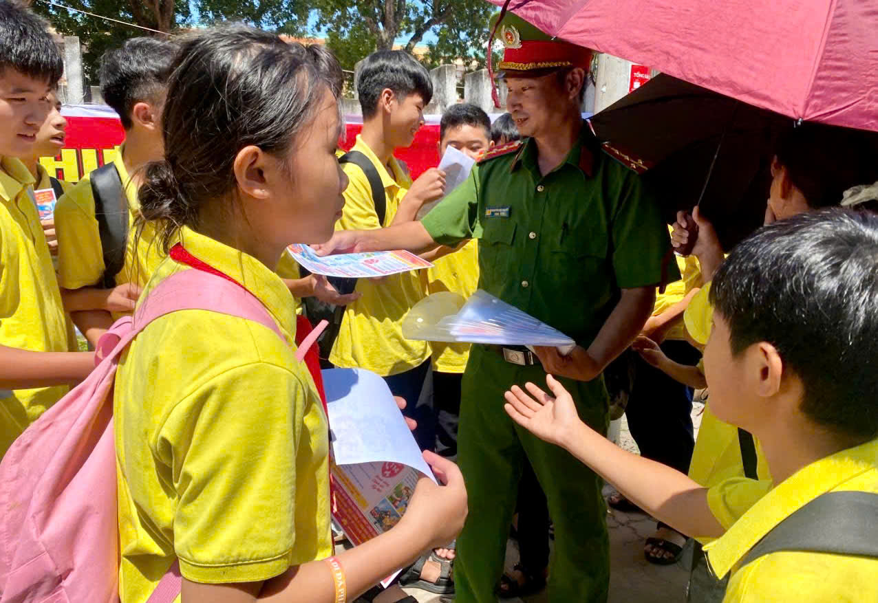Công an phường Sơn Nam tuyên truyền hưởng ứng Ngày toàn dân phòng cháy, chữa cháy và cứu nạn, cứu hộ 04/10