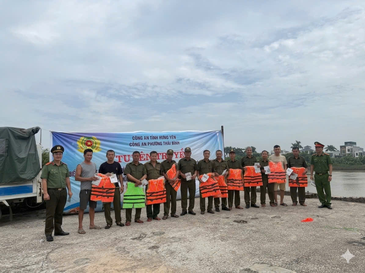 Công an phường Thái Bình tăng cường tuyên truyền phòng, chống đuối nước cho người dân.