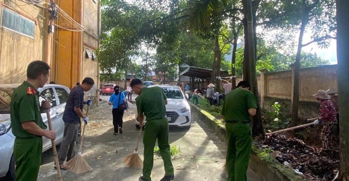 Chi đoàn Công an phường Thượng Hồng luôn xung kích trong các hoạt động bảo vệ môi trường