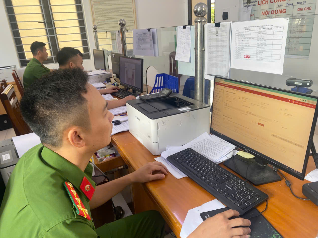 Công an phường Thượng Hồng chủ động, tích cực trong công tác làm sạch dữ liệu đất đai tạo nền tảng cho chuyển đổi số trên địa bàn.