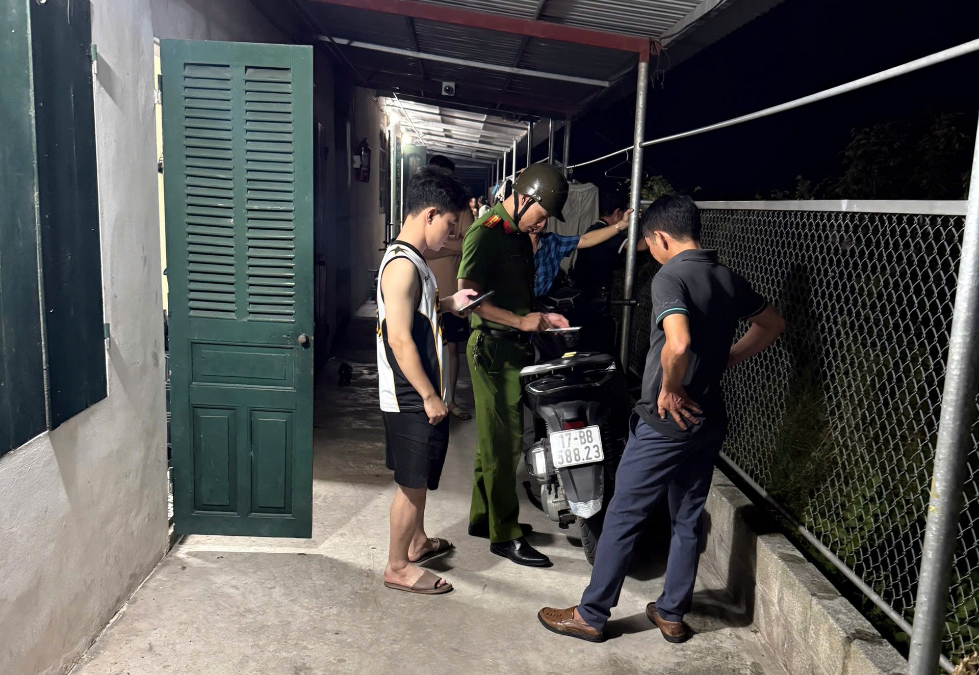 Công an phường Trà Lý tổng rà soát cơ sở lưu trú, chủ động phòng ngừa vi phạm pháp luật