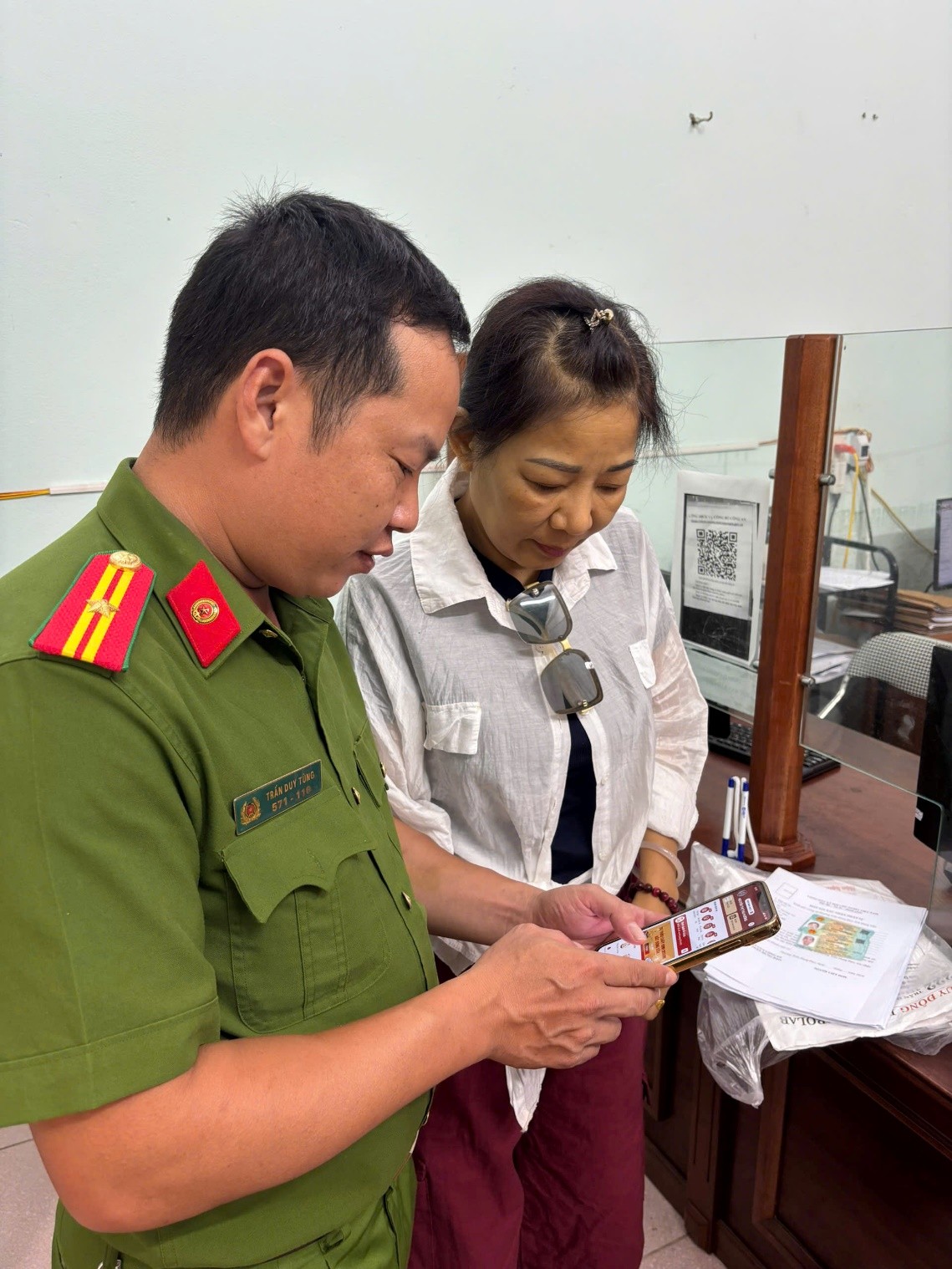 Công an phường Trần Hưng Đạo nỗ lực tuyên truyền, hướng dẫn Nhân dân góp ý Dự thảo Bộ luật Tố tụng Hình sự (sửa đổi)