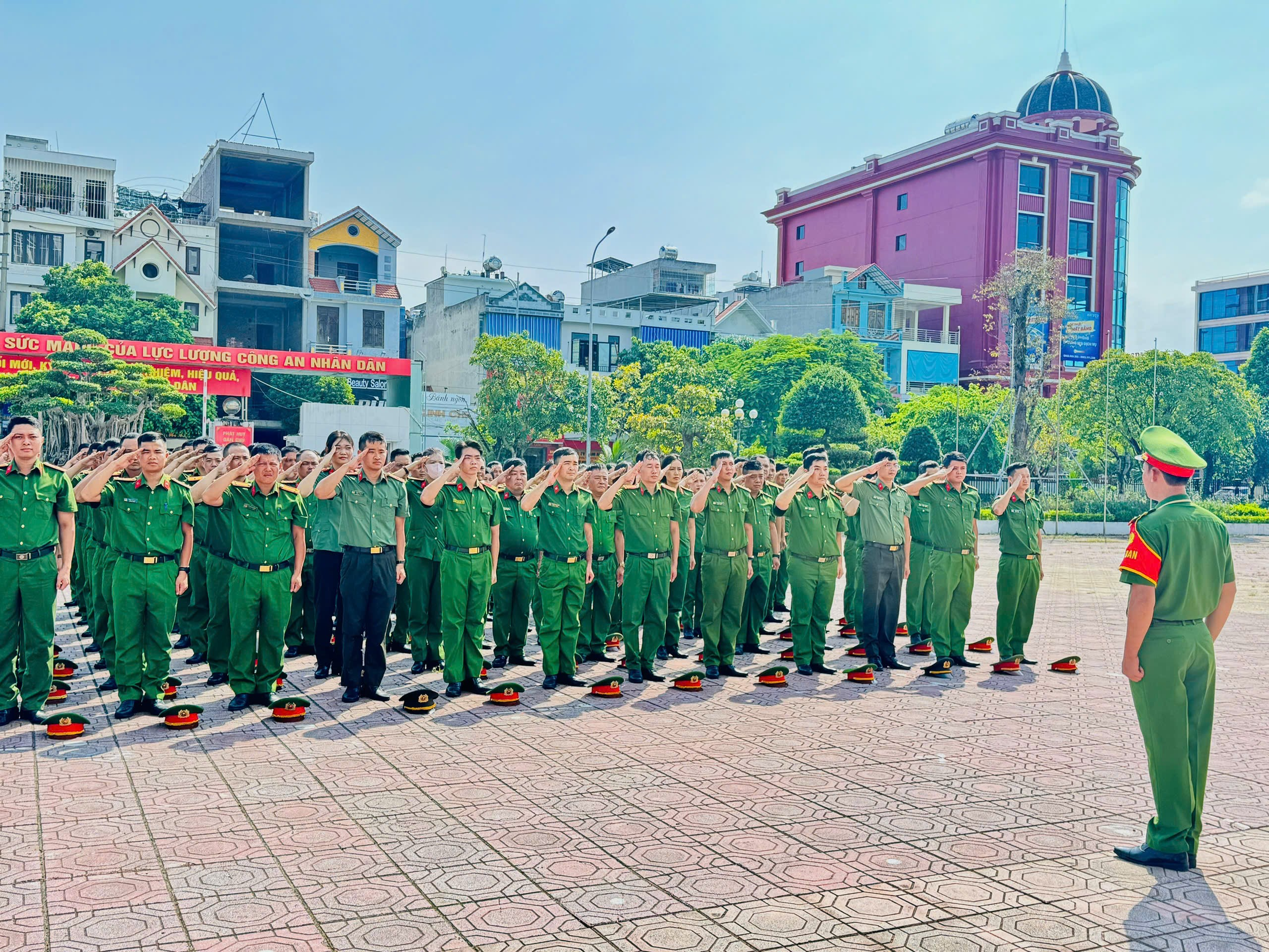 Công an phường Trần Hưng Đạo phối hợp với Công an phường Trần Lãm tổ chức kiểm tra, nghiệm thu điều lệnh, quân sự, võ thuật năm 2026
