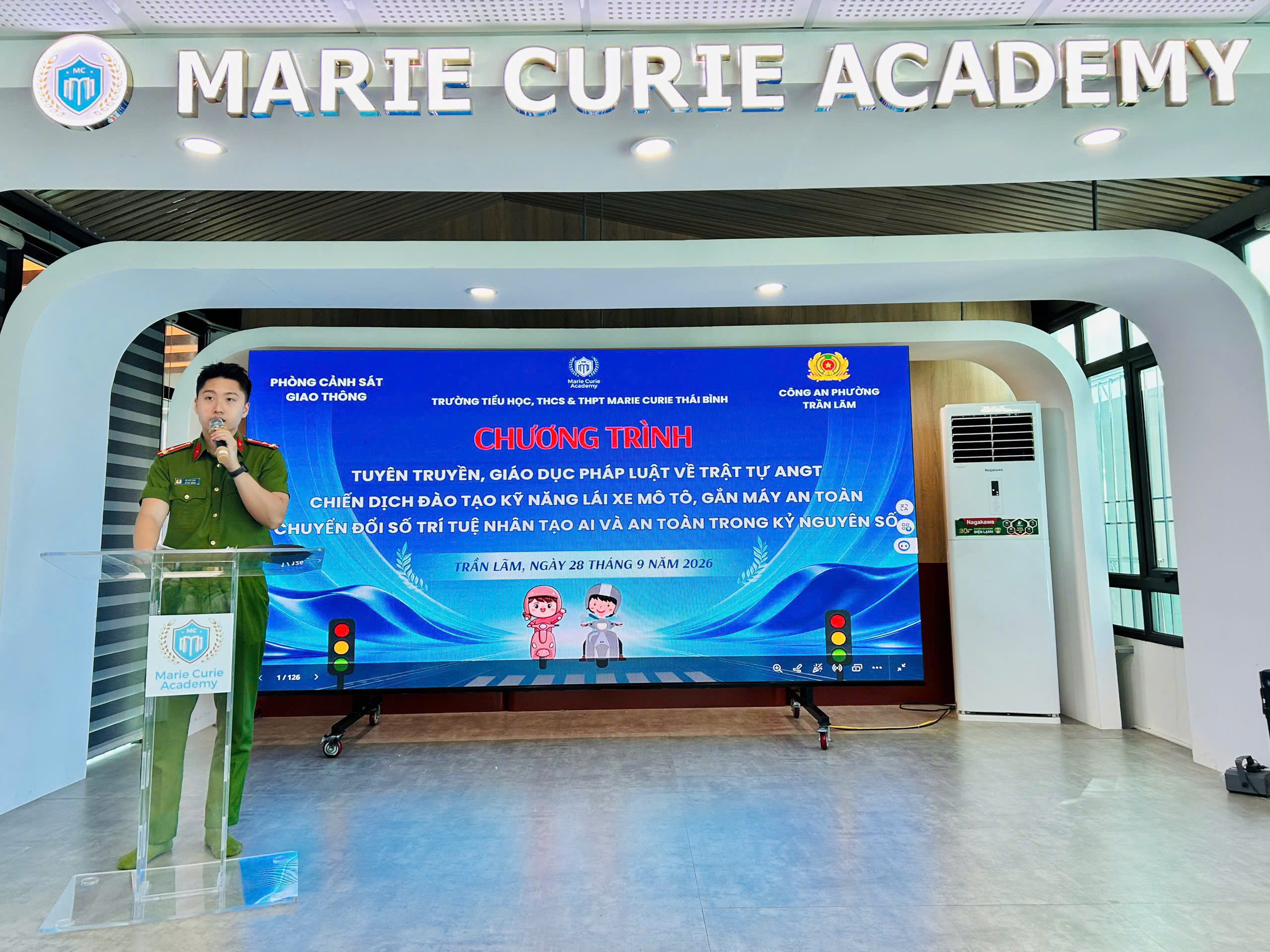 Công an phường Trần Lãm phối hợp tuyên truyền pháp luật về ATGT và kỹ năng an toàn trong kỷ nguyên số tại Trường Marie Curie