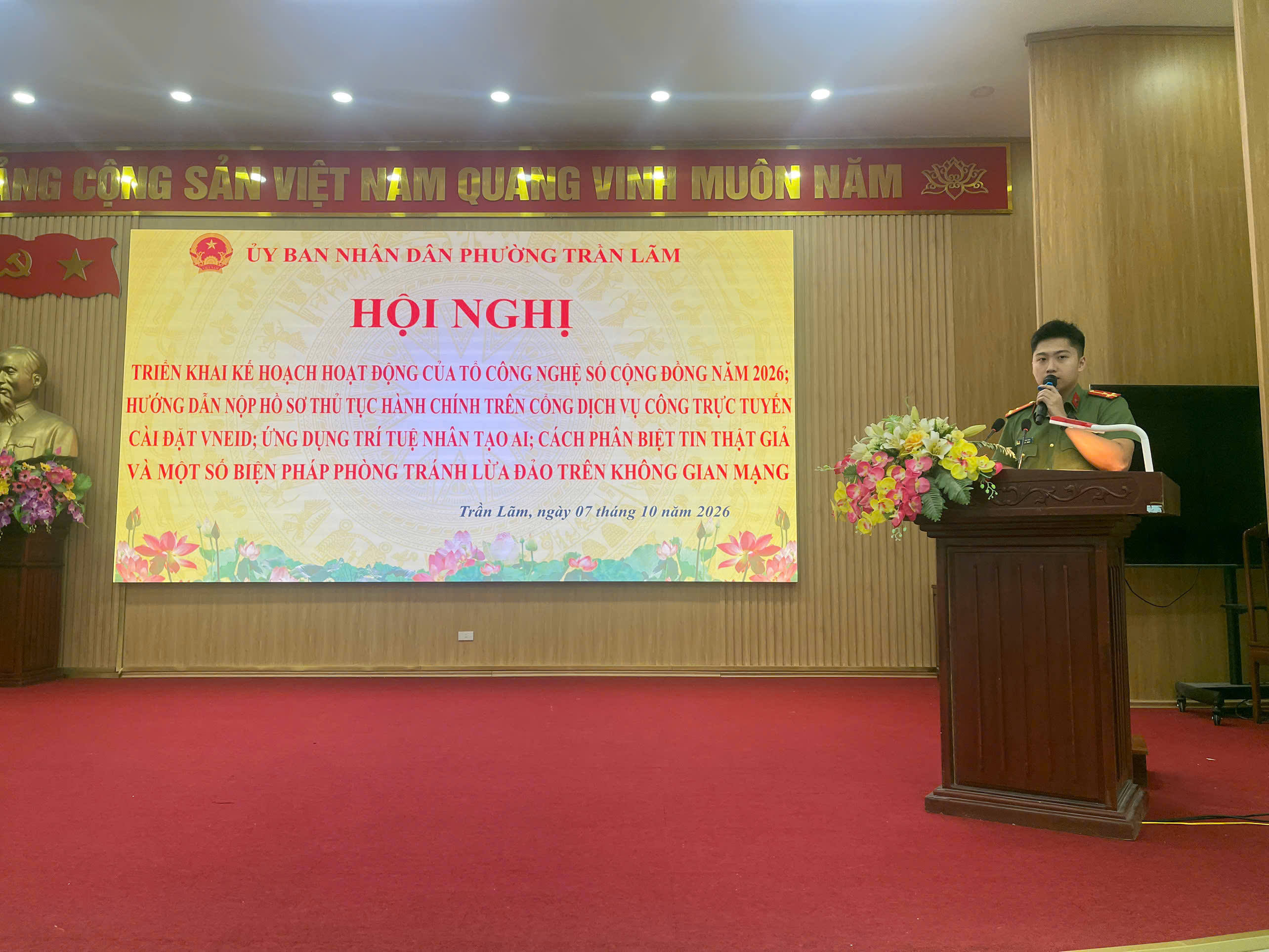 Công an phường Trần Lãm tham mưu UBND phường tổ chức Hội nghị tuyên truyền về VNeID, ứng dụng AI và phòng tránh lừa đảo trên không gian mạng
