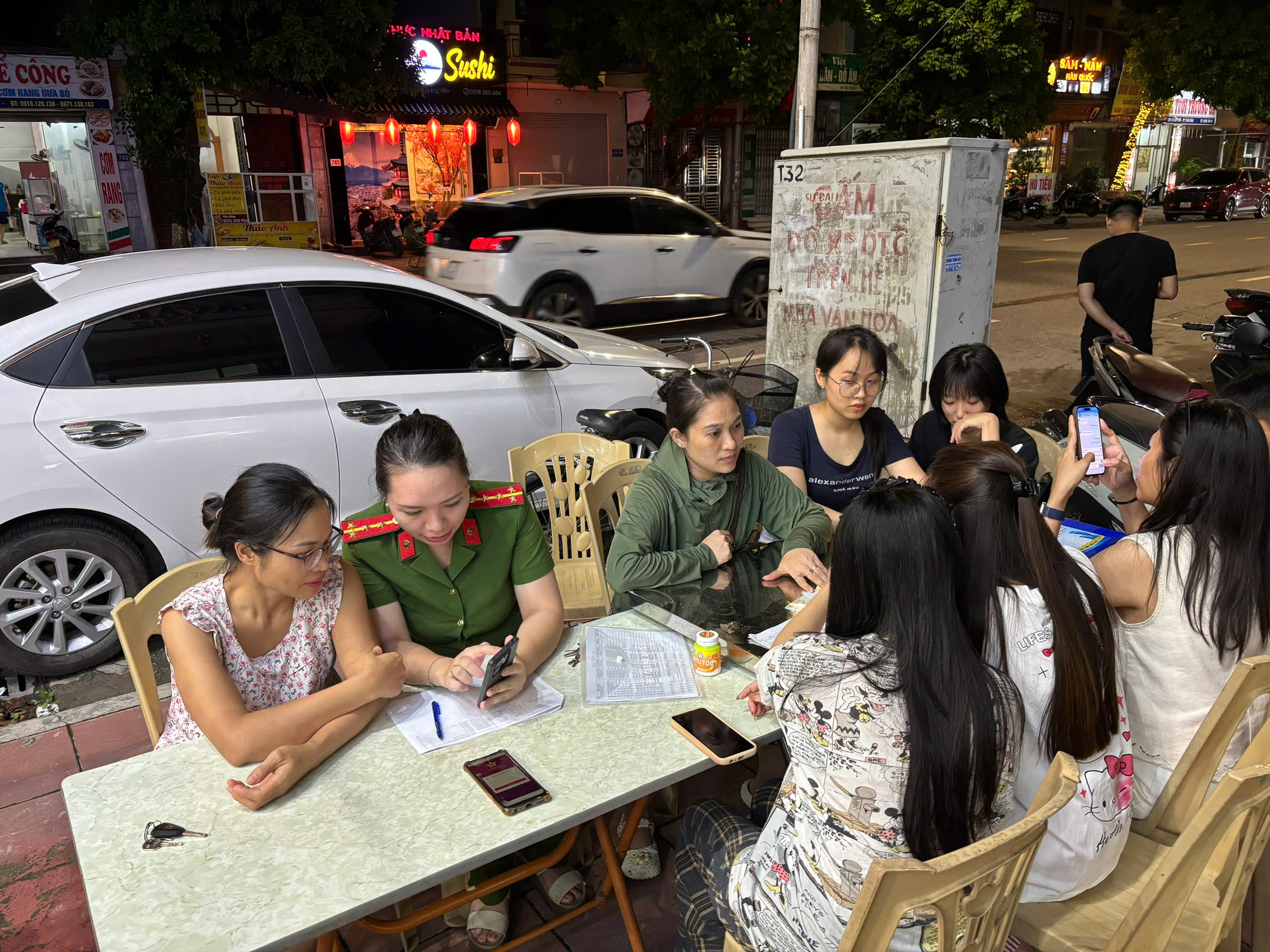 Công an phường Trần Lãm: Tích cực tuyên truyền, hướng dẫn Nhân dân tham gia góp ý dự thảo Bộ luật Hình sự (sửa đổi) trên ứng dụng VNeID