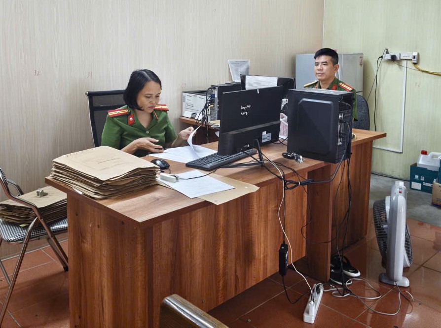 Công an phường Vũ Phúc tích cực thực hiện công tác số hóa hồ sơ, tài liệu cư trú