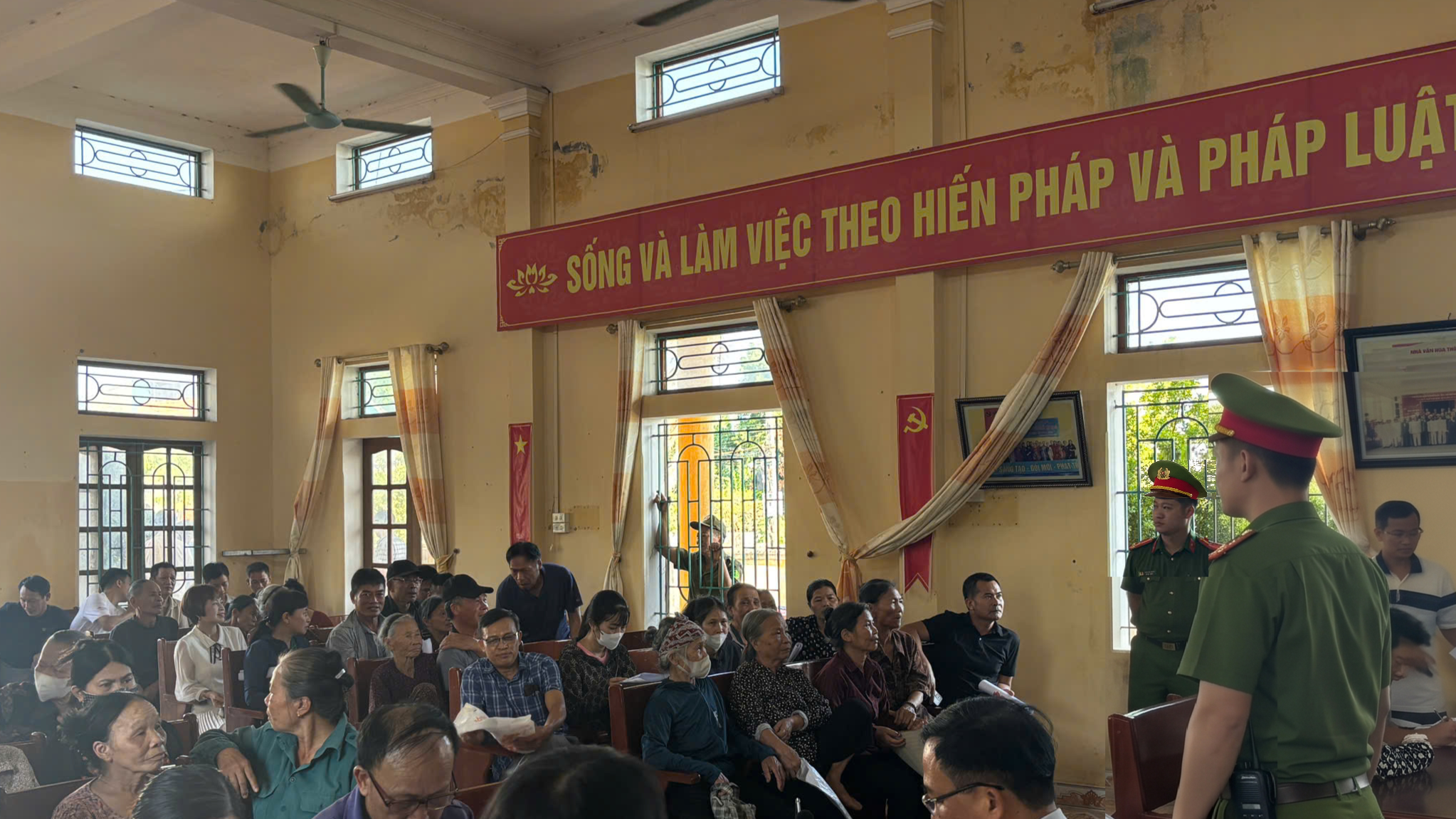 Công an xã Ái Quốc bảo đảm tuyệt đối an ninh, an toàn buổi chi trả tiền bồi thường, hỗ trợ giải phóng mặt bằng dự án khu dân cư Nam kênh Cổ Rồng