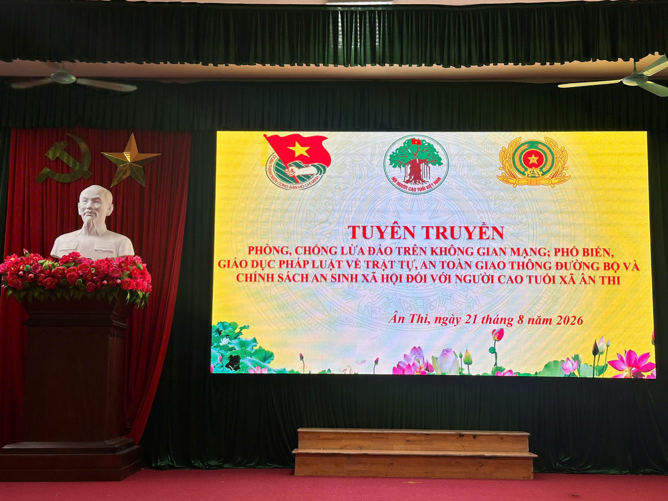 Công an xã Ân Thi tuyên truyền phổ biến pháp luật cho người cao tuổi trên địa bàn xã