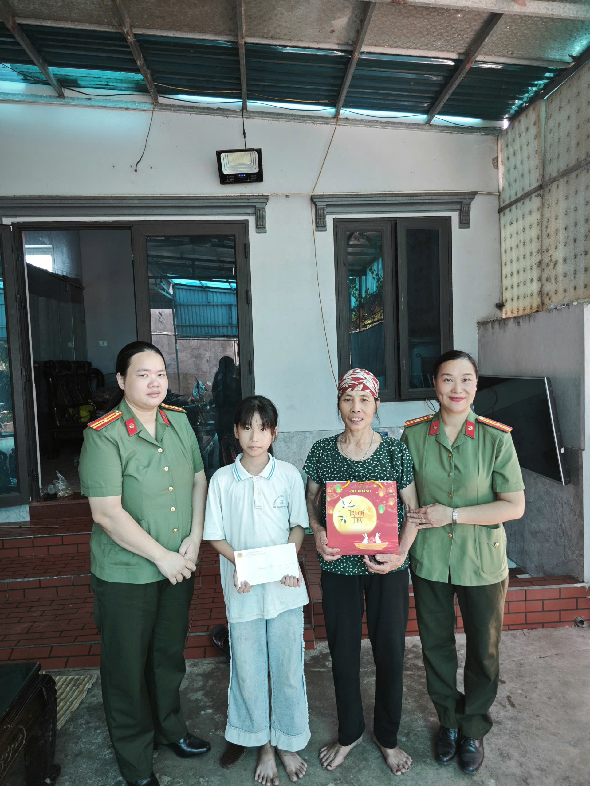 Chi hội Phụ nữ, Đoàn Thanh niên Công an xã Bắc Đông Hưng đồng hành cùng ước mơ nhỏ