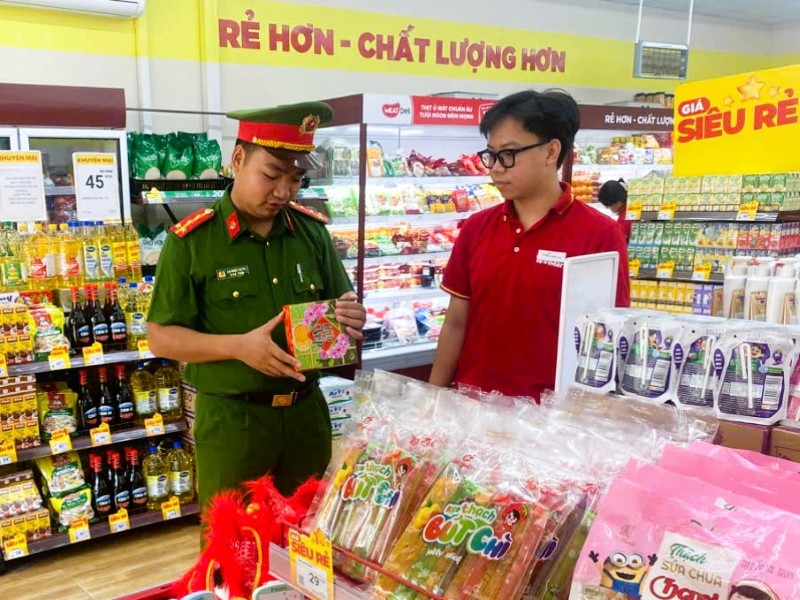 Công an xã Bắc Đông Quan tăng cường kiểm tra an toàn thực phẩm dịp Tết Trung thu năm 2026