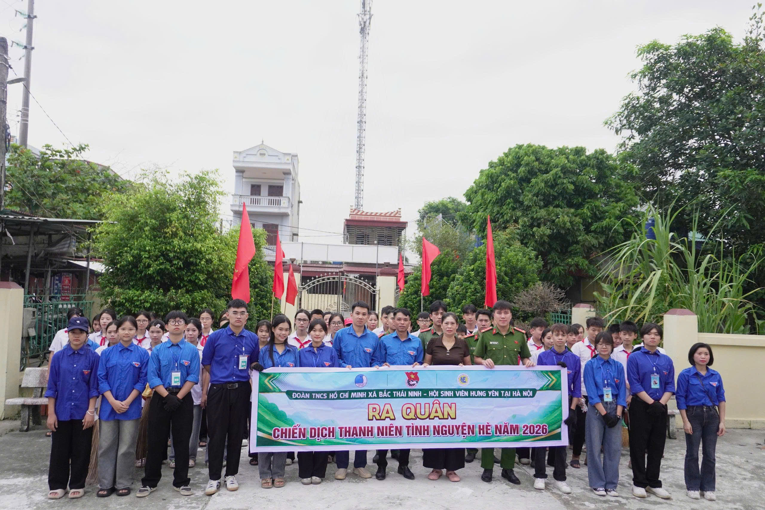 Đoàn Thanh niên Công an xã Bắc Thái Ninh thực hiện hoạt động tri ân tại nghĩa trang liệt sĩ
