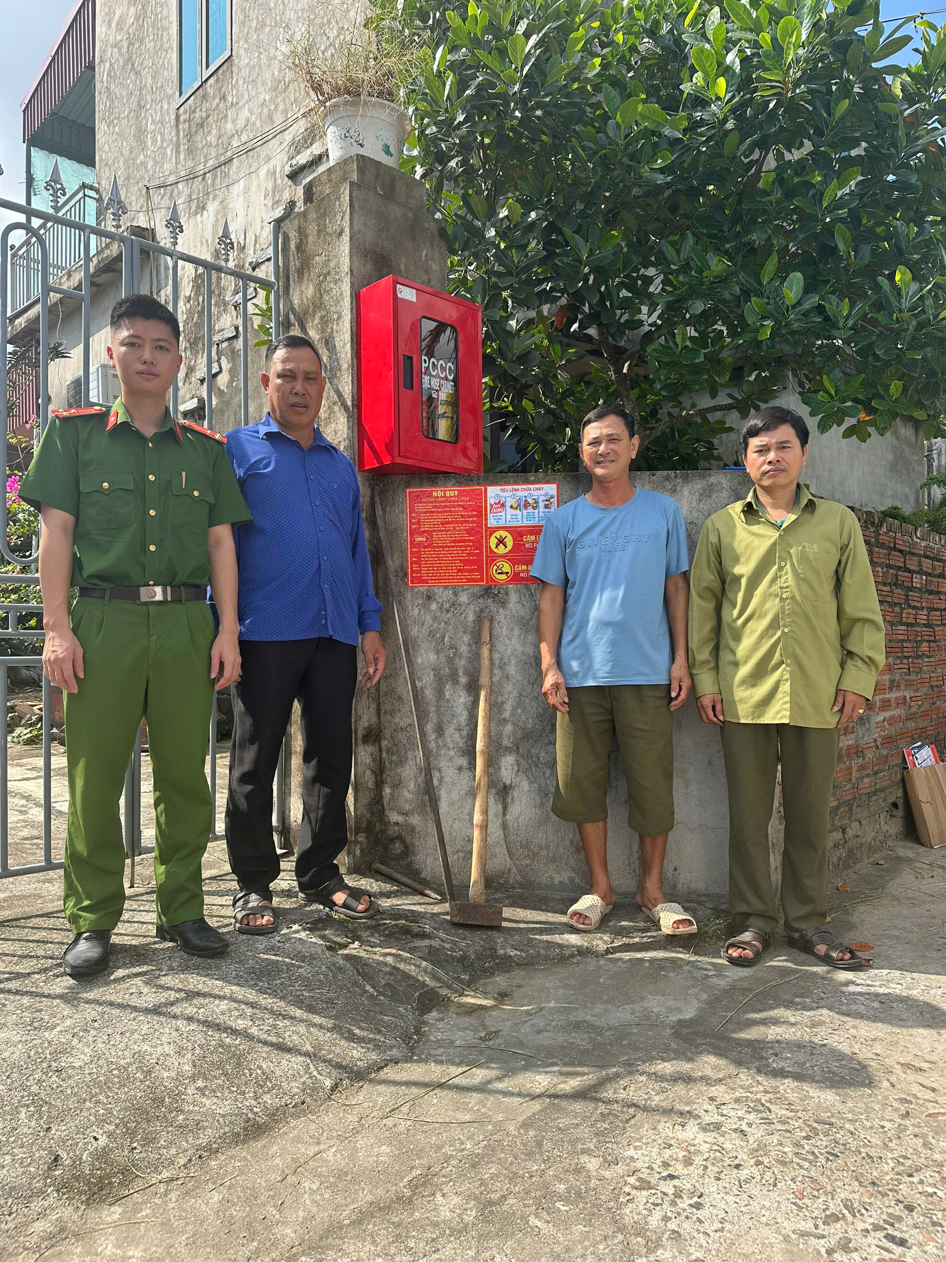 Công an xã Bắc Thụy Anh phối hợp lắp đặt điểm chữa cháy công cộng tại thôn Đông Thụy Việt, nâng cao ý thức phòng cháy, chữa cháy trong nhân dân