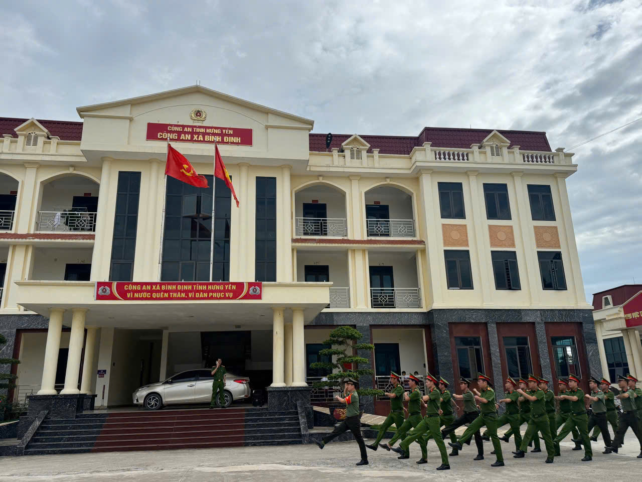Công an xã Bình Định: Nghiệm thu, đánh giá kết quả tập huấn điều lệnh, quân sự và võ thuật Công an nhân dân năm 2026