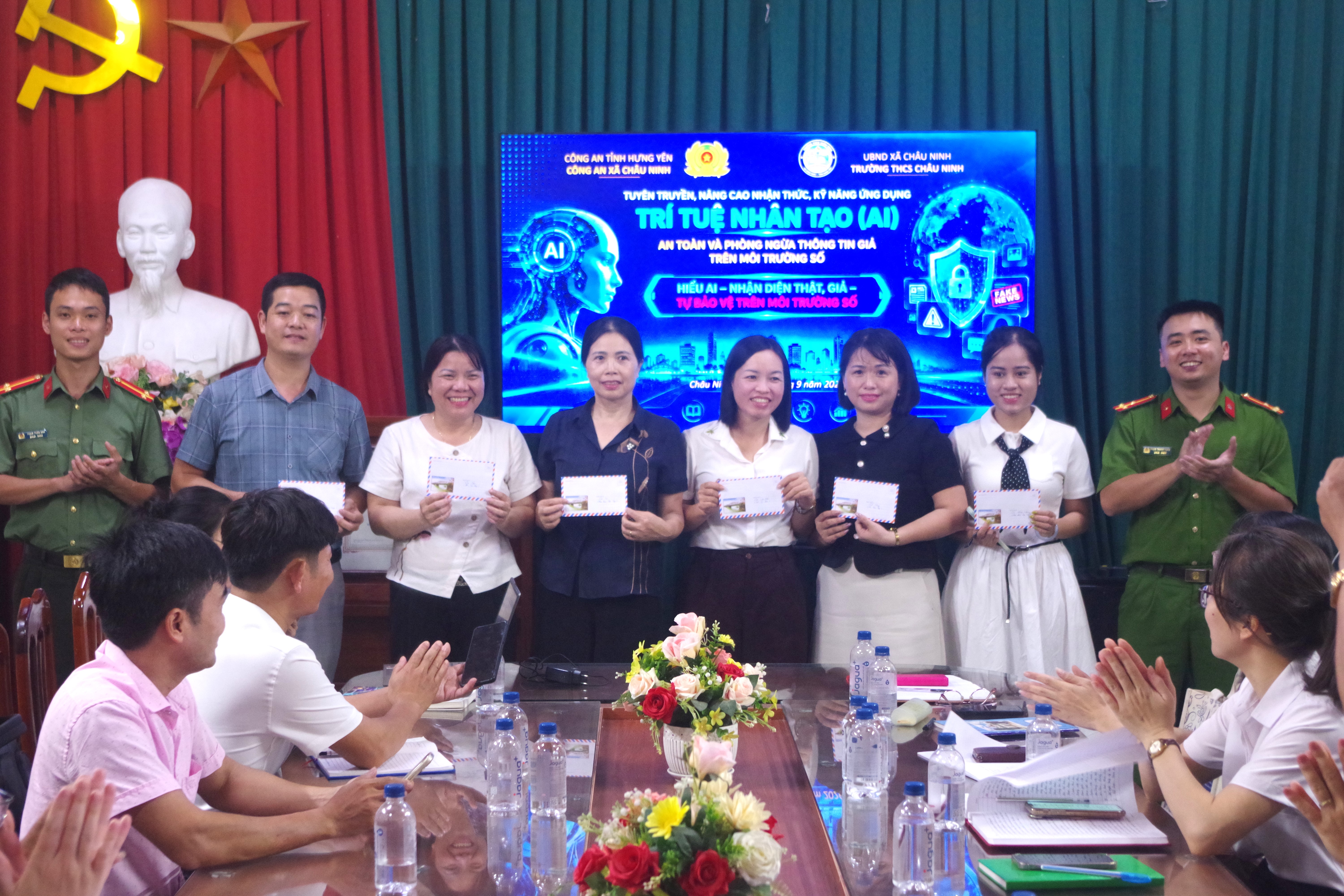 Công an xã Châu Ninh: Gần gũi, thiết thực trong tuyên truyền kỹ năng sử dụng AI an toàn và nhận diện thông tin giả