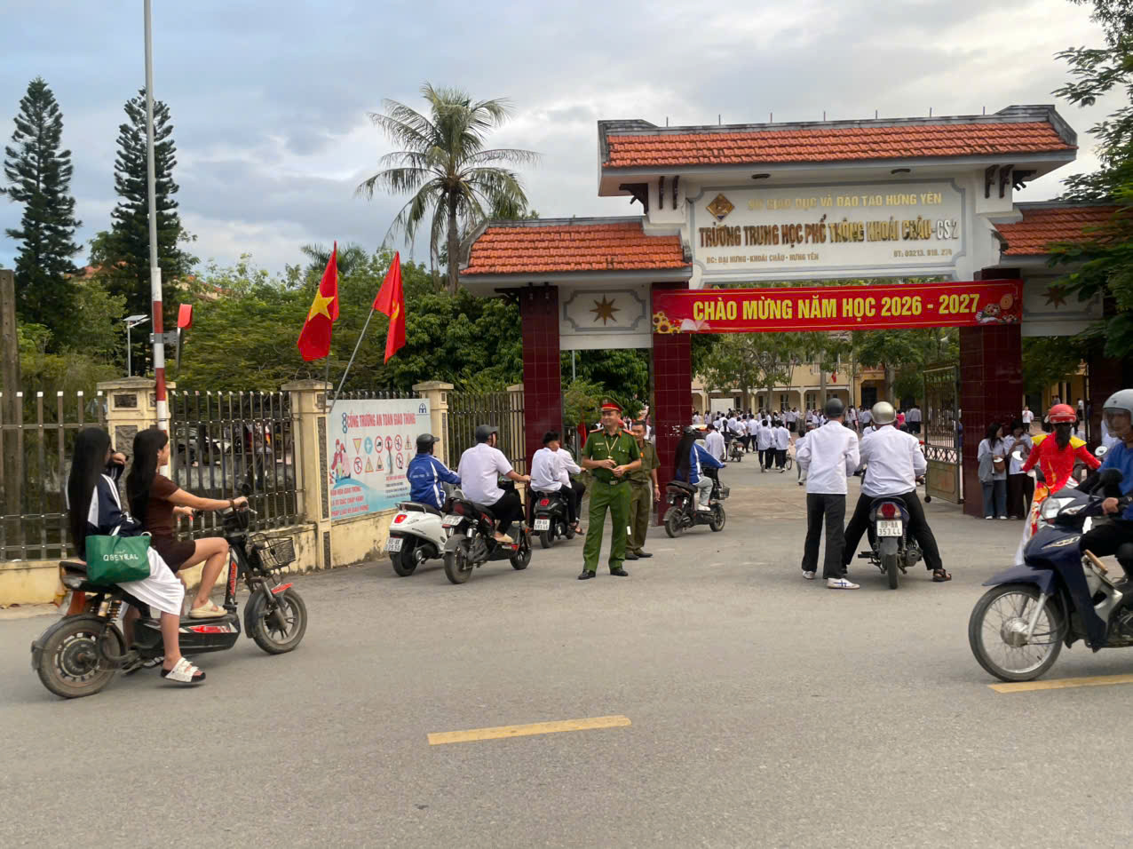 Công an xã Chí Minh giữ bình yên ngày hội đến trường