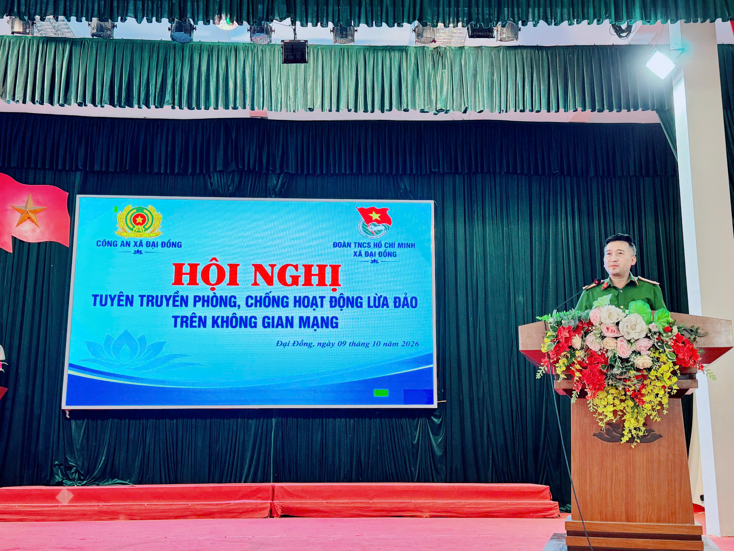 Công an xã Đại Đồng phối hợp với đoàn thanh niên xã tuyên truyền phòng, chống tội phạm lừa đảo trên không gian mạng