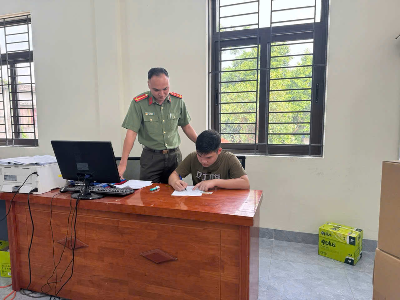 Công an xã Đại Đồng tuyên truyền, vận động công dân đăng ký tham gia nghĩa vụ Công an nhân dân năm 2027