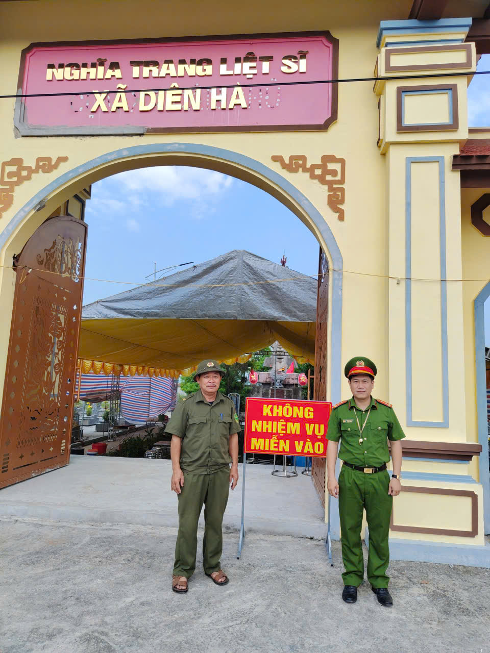 Công an xã Diên Hà tham gia bảo đảm an ninh, trật tự công tác lấy mẫu hài cốt liệt sỹ chưa xác định được danh tính
