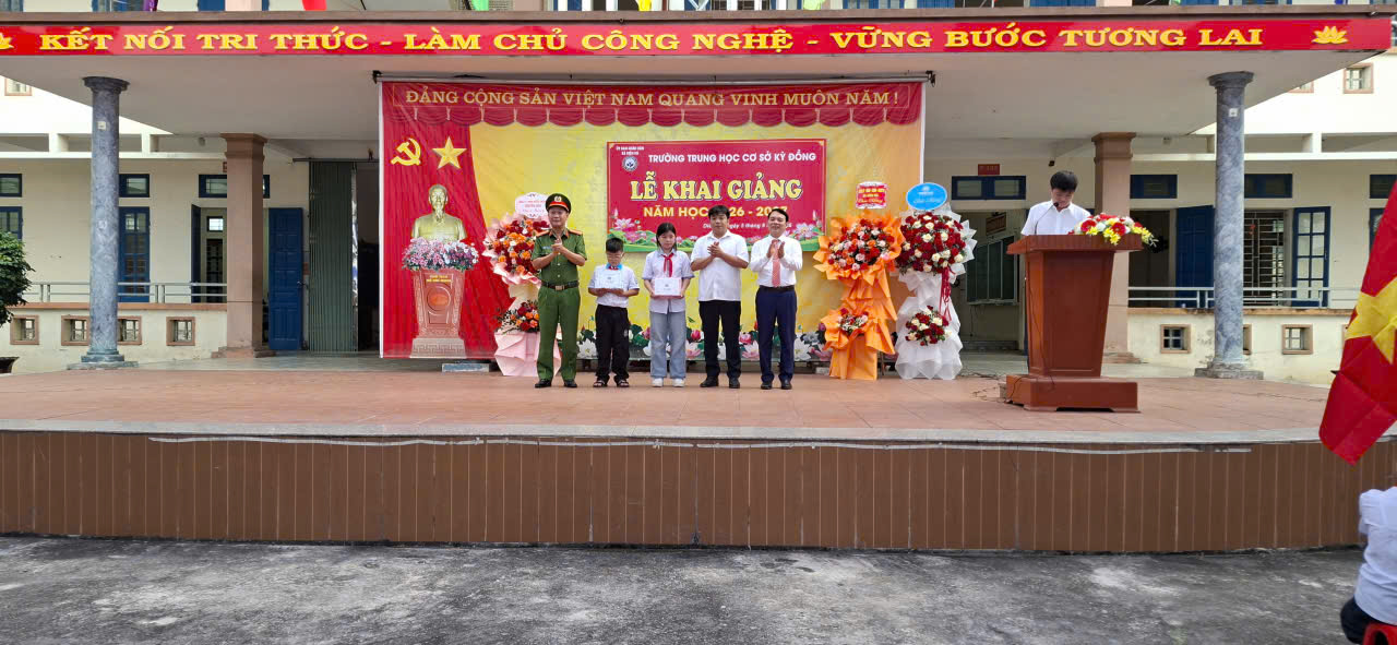 Công an xã Diên Hà triển khai mô hình dân vận khéo “Đồng hành cùng em đến trường”