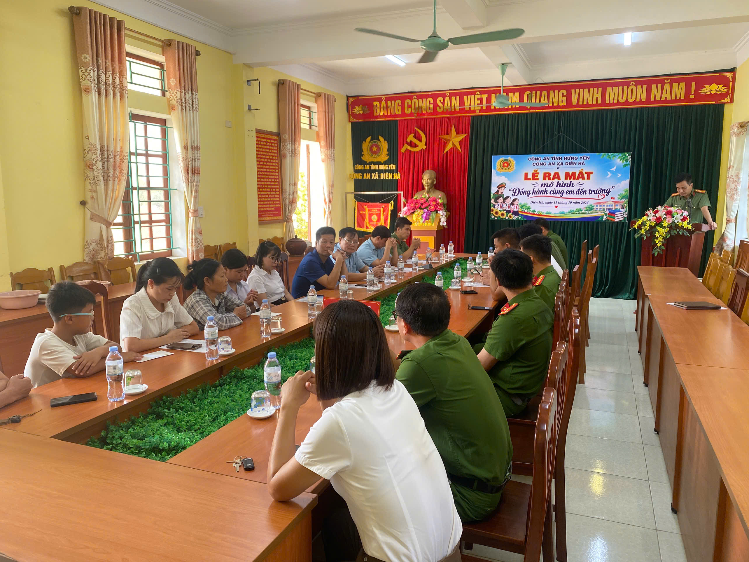 Công an xã Diên Hà tổ chức Lễ ra mắt mô hình “Đồng hành cùng em đến trường”